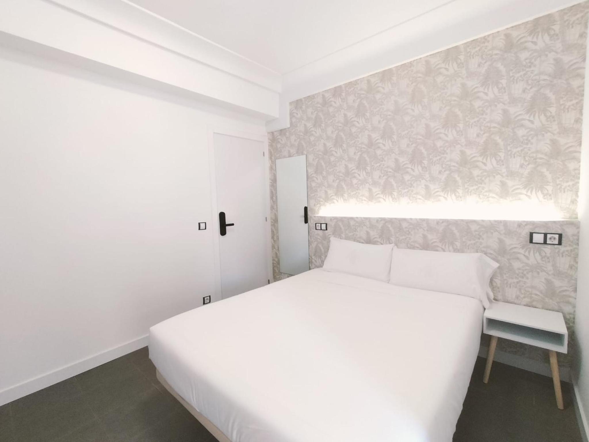 Double Room - Photo 9