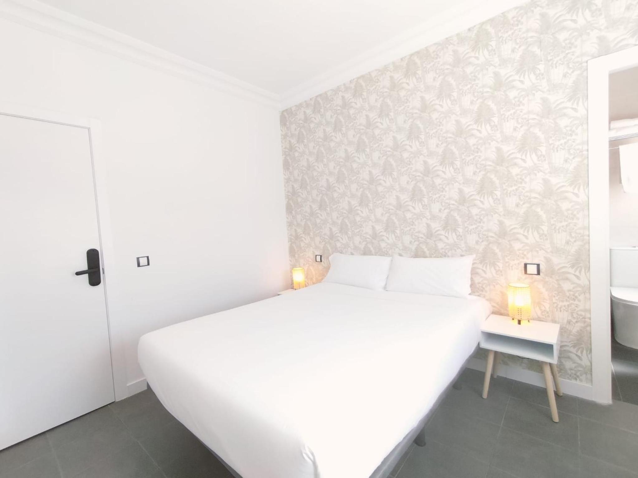 Double Room - Photo 12