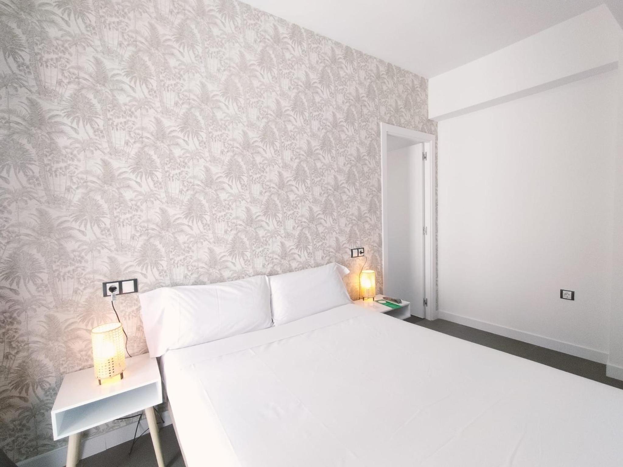 Double Room with Balcony - Photo 13