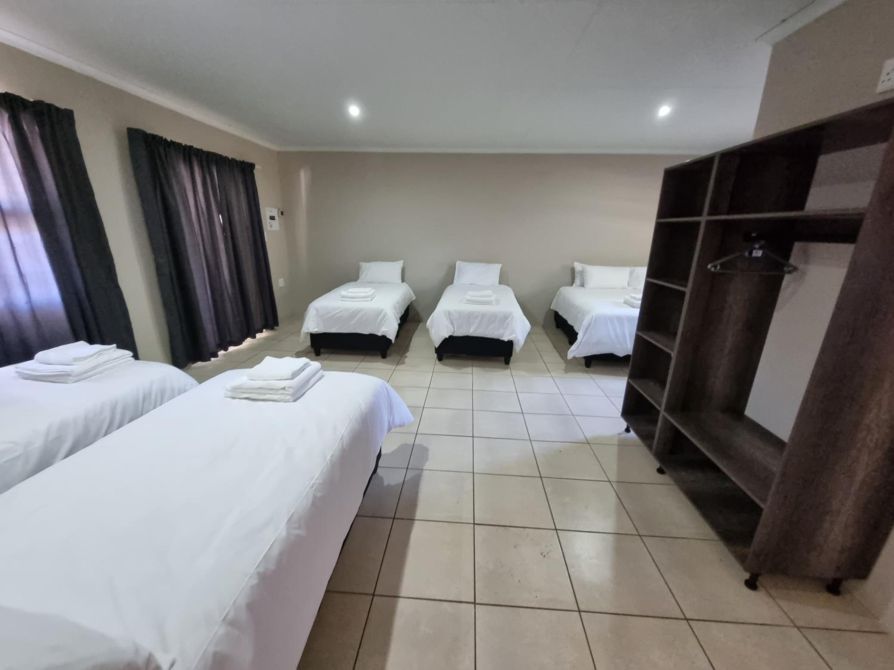 Deluxe Family Suite - Photo 2