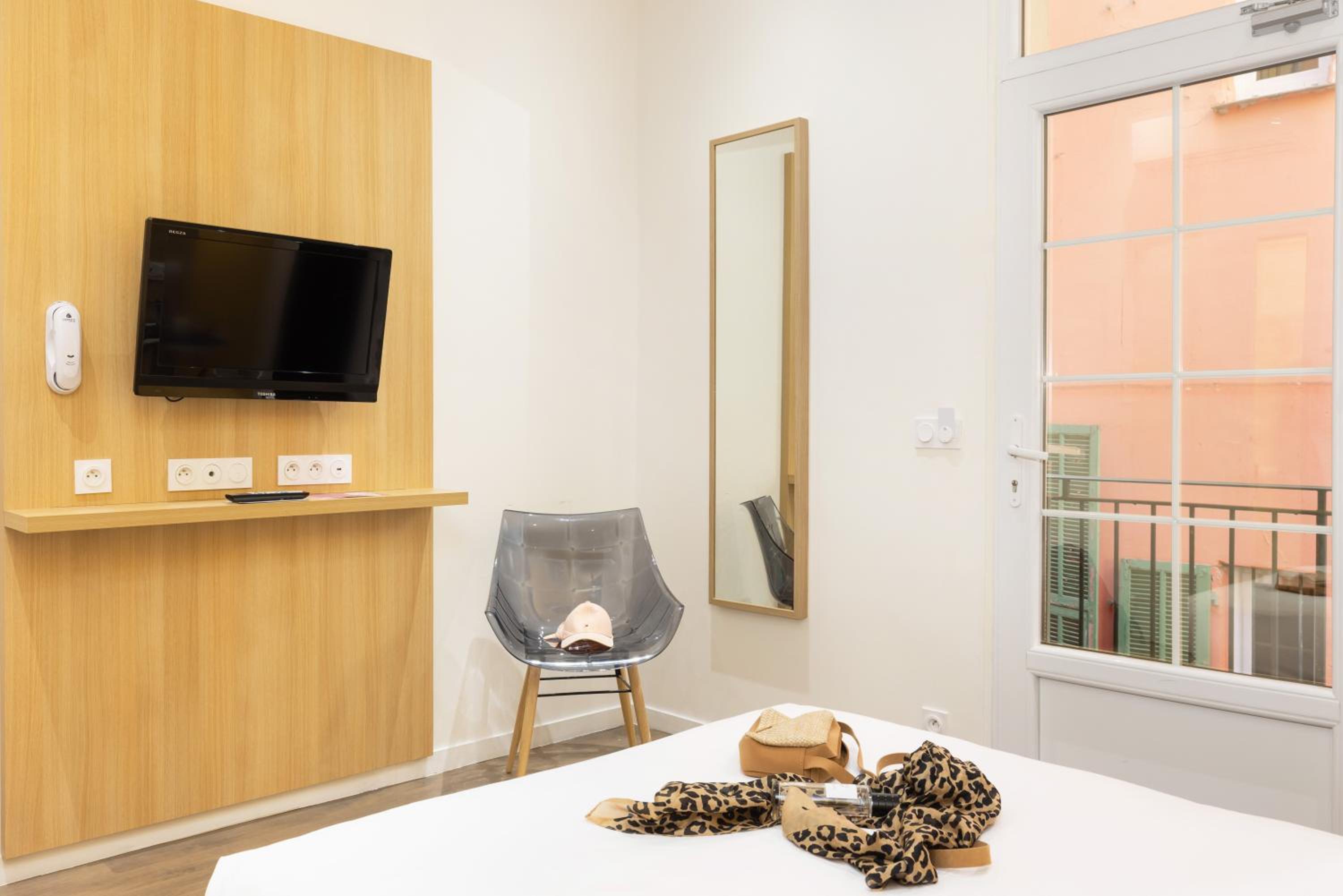 Relax in stylish comfort and modern amenities!
