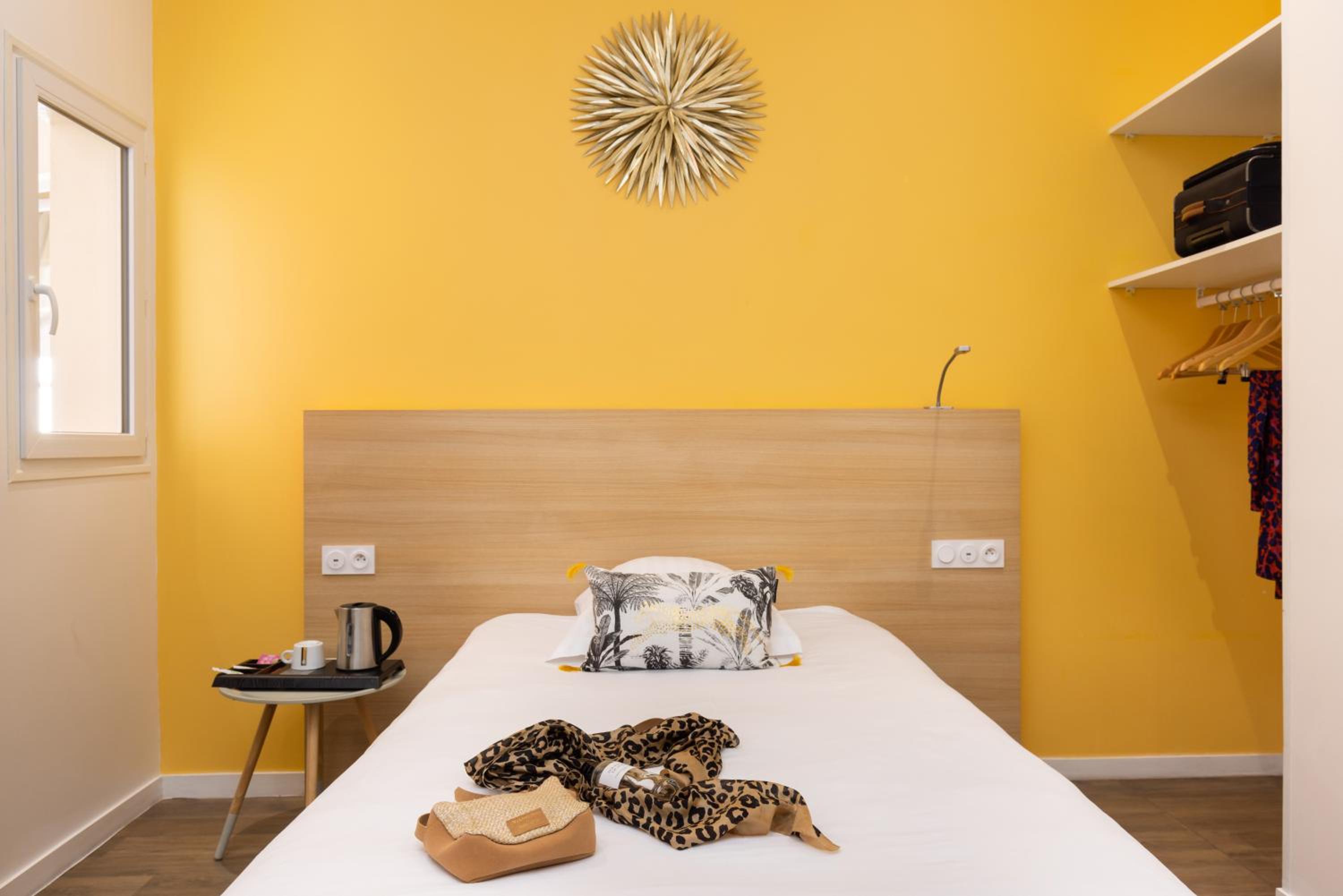 Deluxe Single Room thumbnail 6