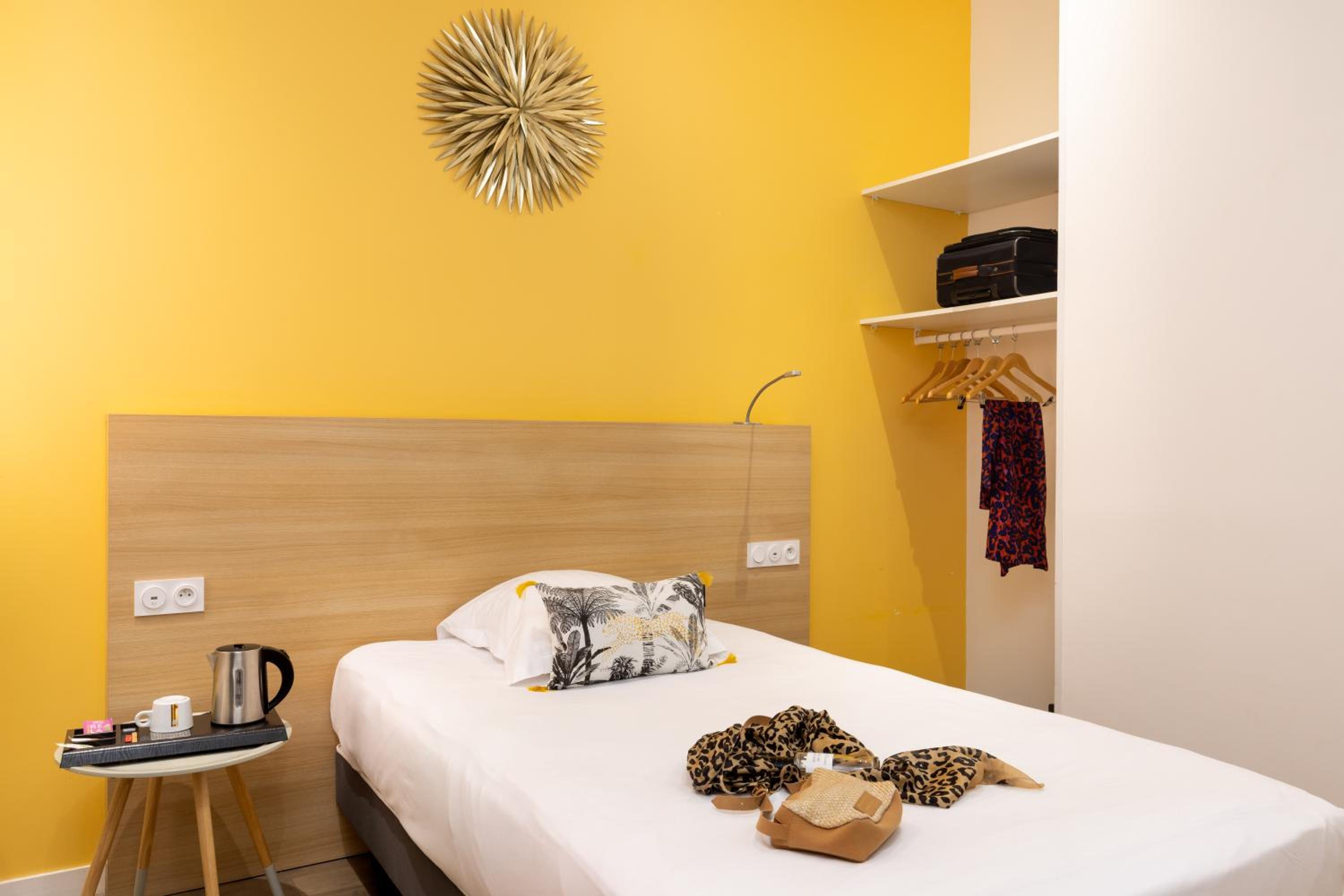 Deluxe Single Room thumbnail 5