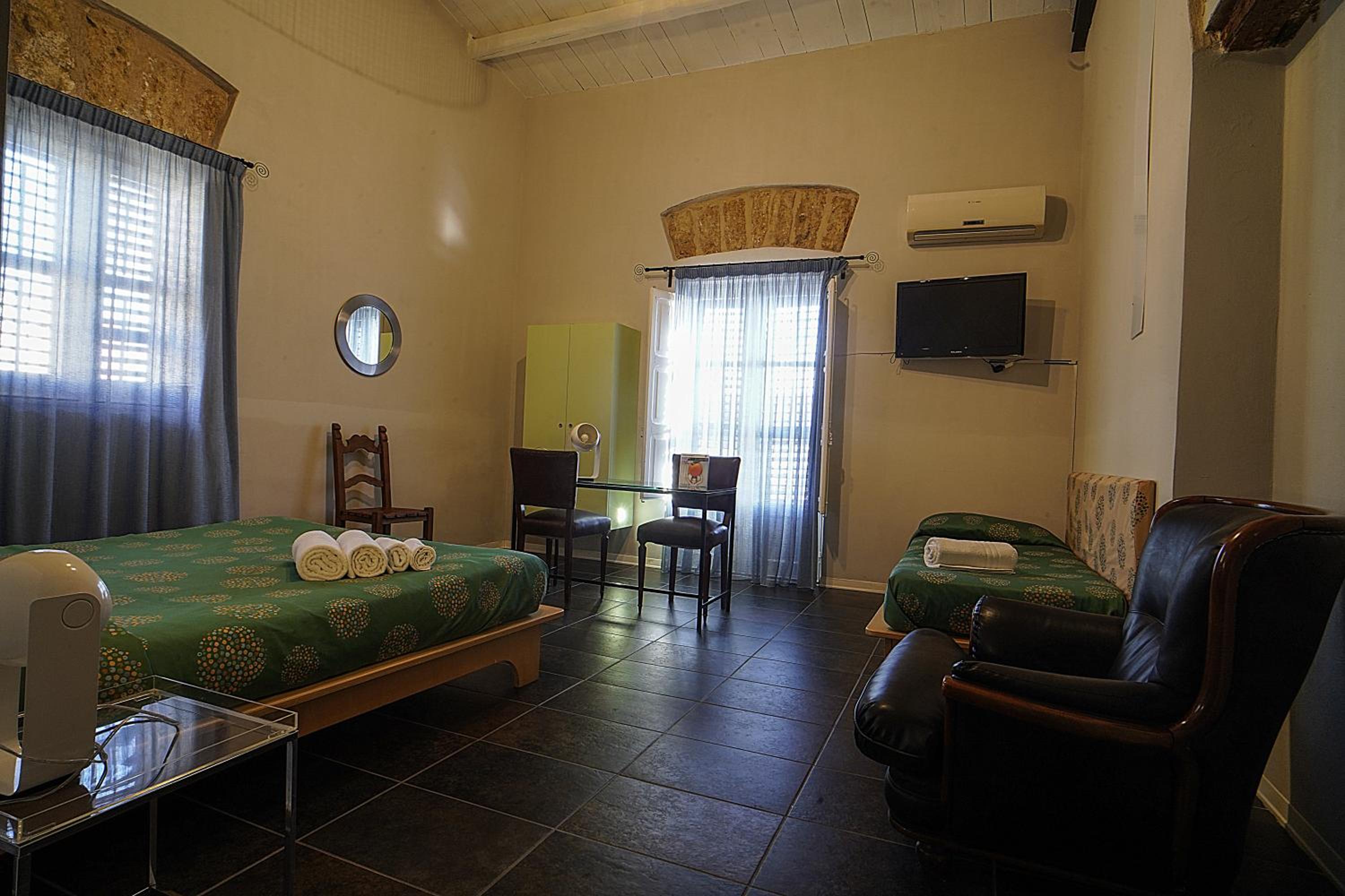 Triple Room with Sea View - Photo 9