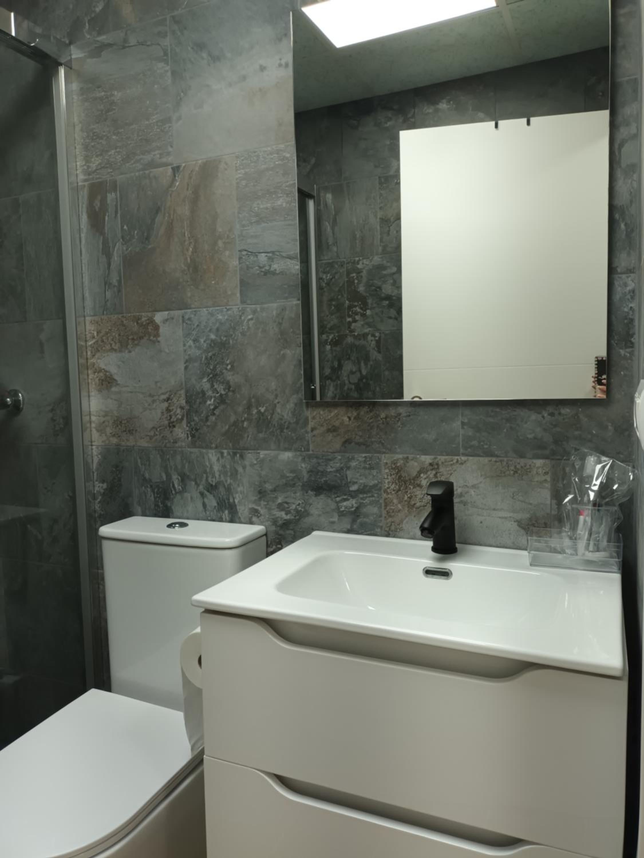 Queen Room - Disability Access photo 3