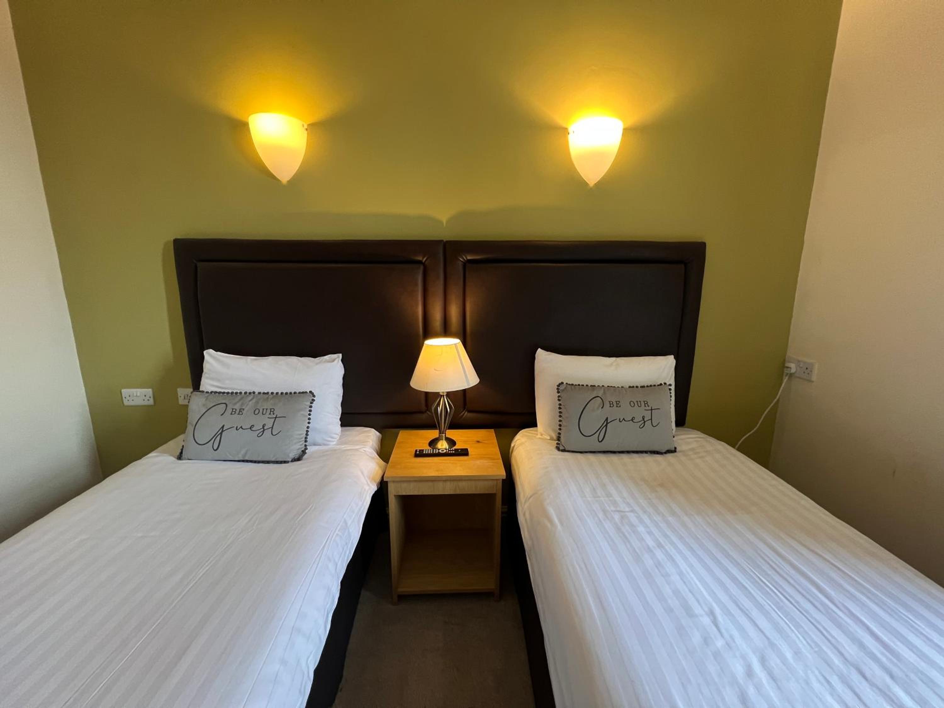 Economy Twin Room photo 1