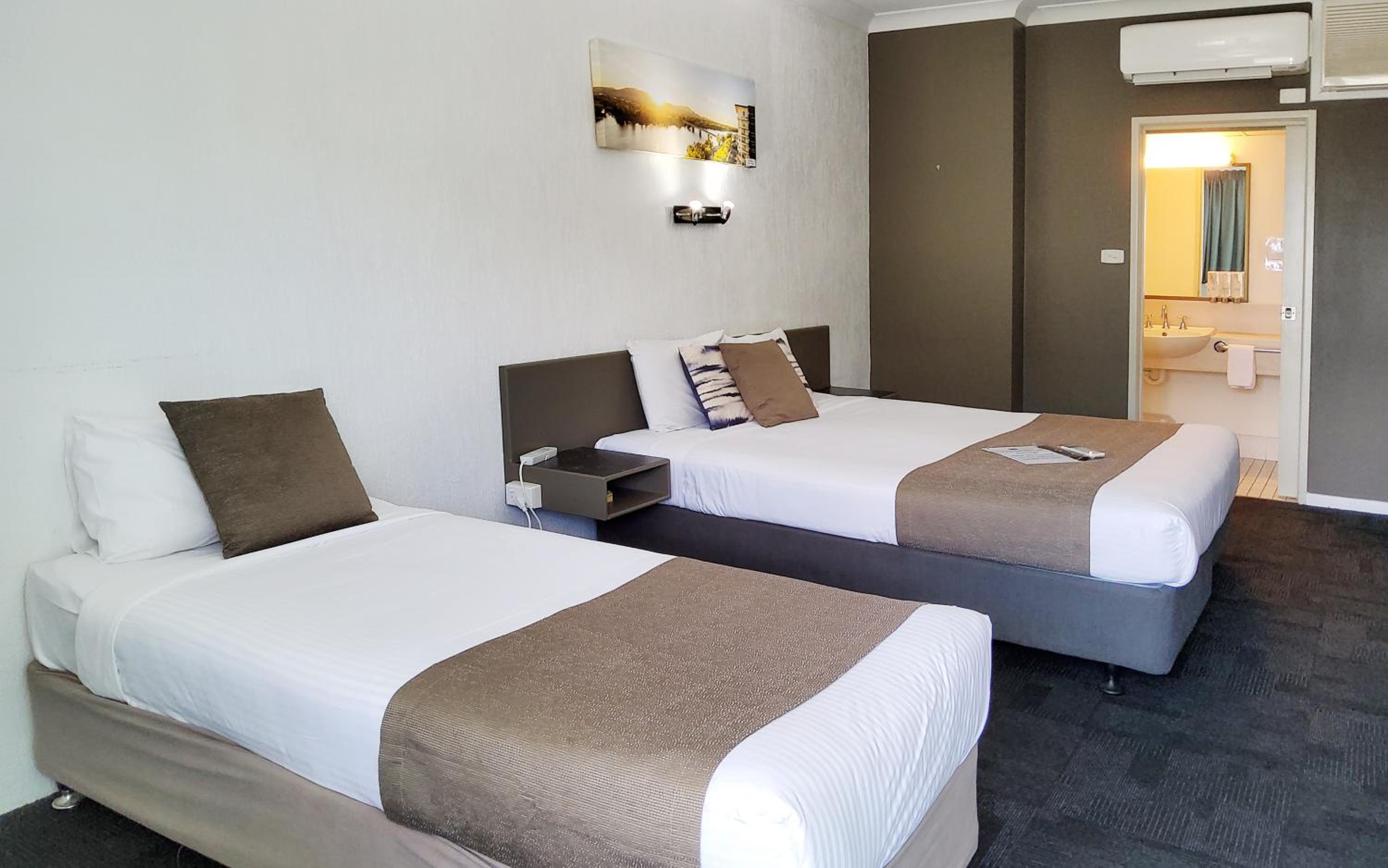 Twin Room (Non Pet) photo 1