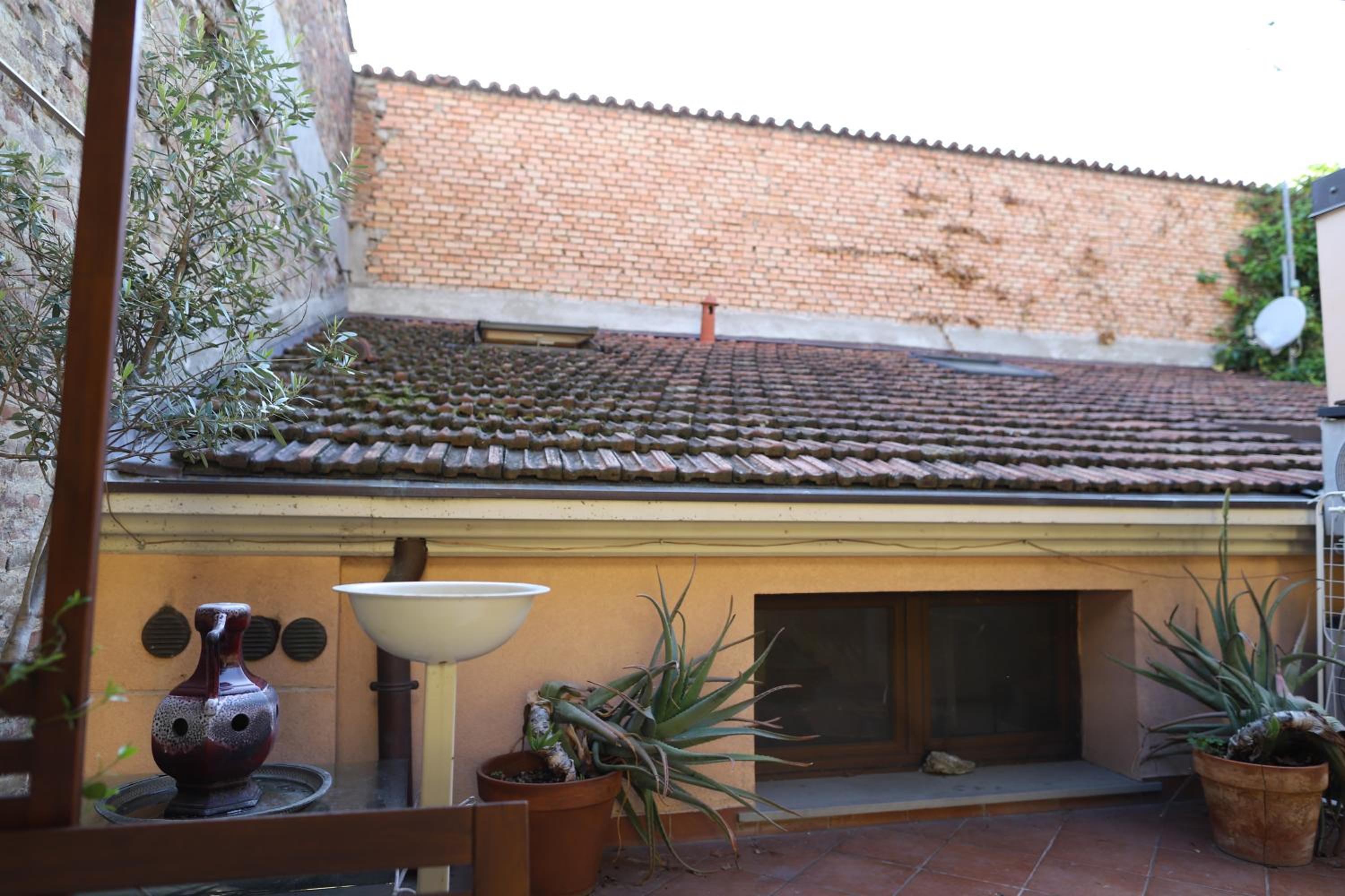 Apartment with Terrace - Photo 22