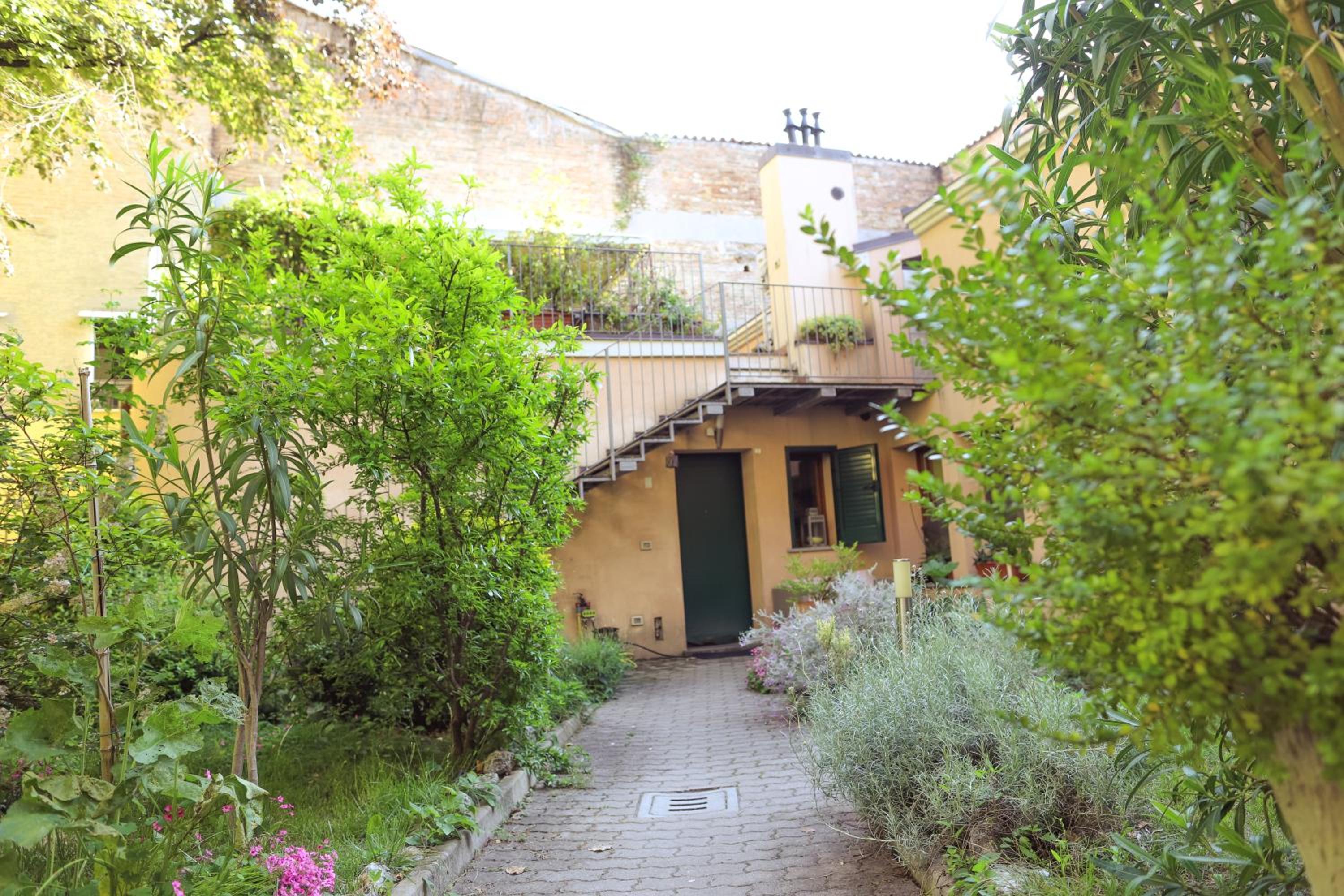 Apartment with Terrace - Photo 3