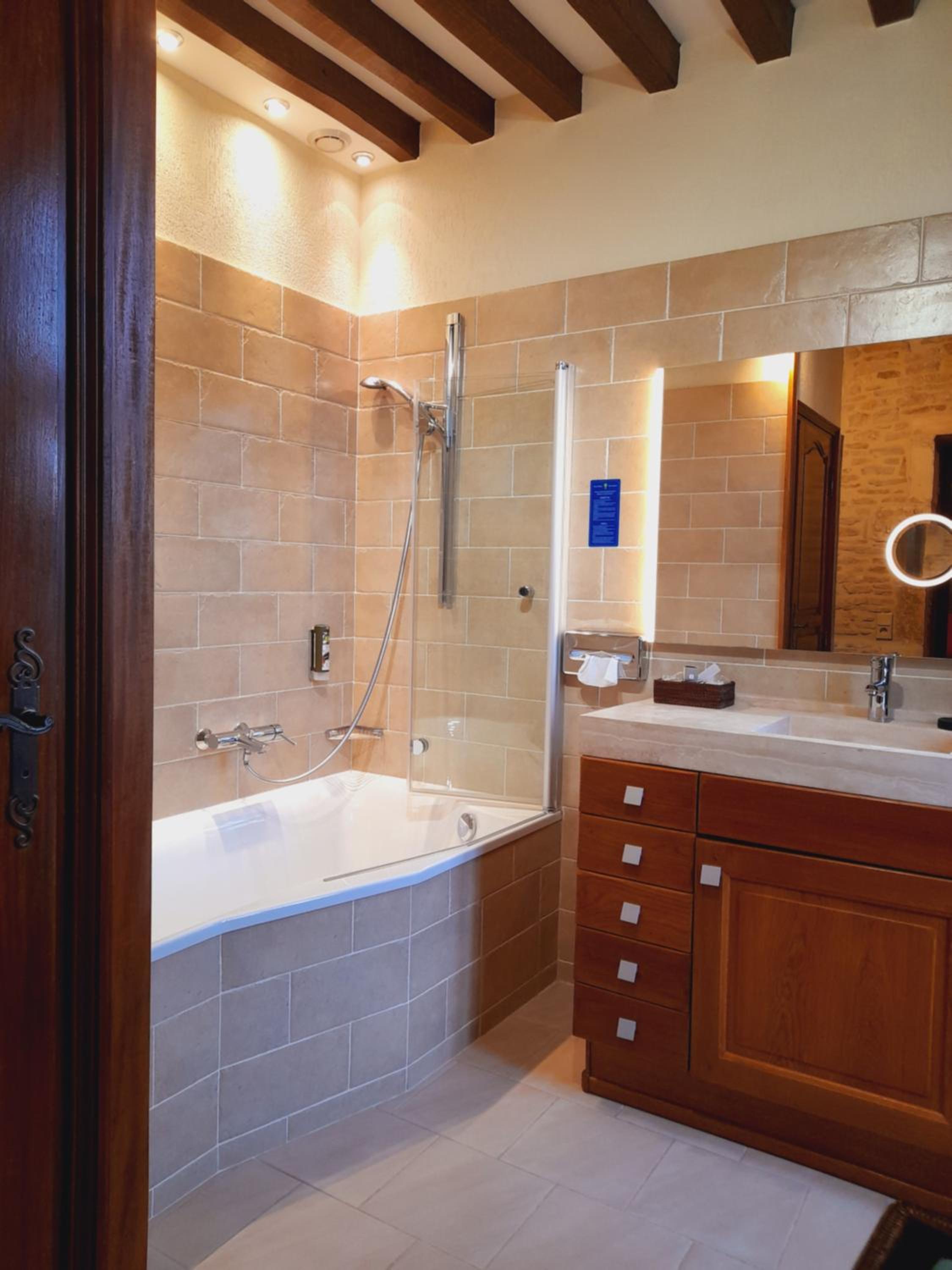 Suite - Photo 3