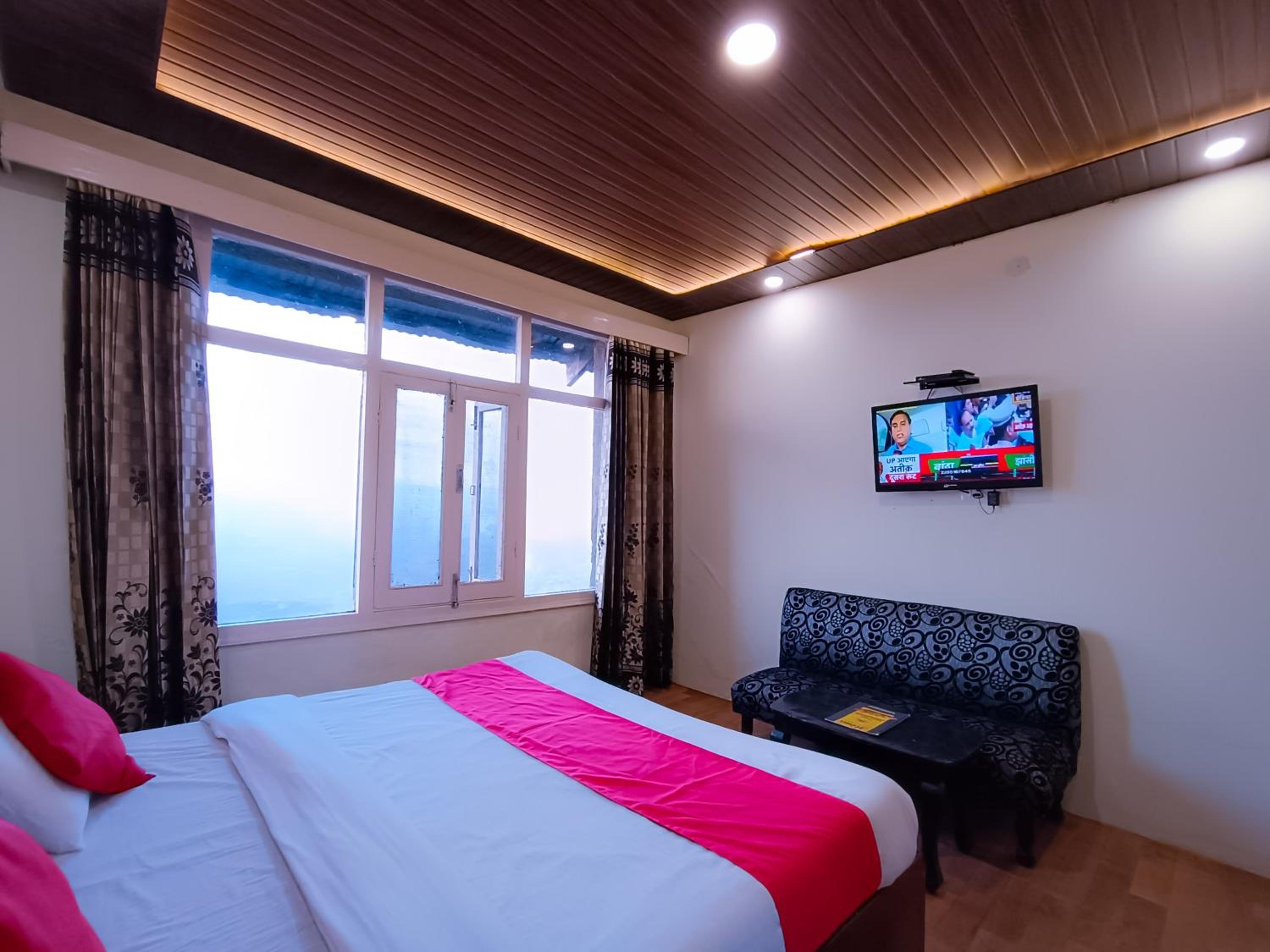 Deluxe Room - Photo 9