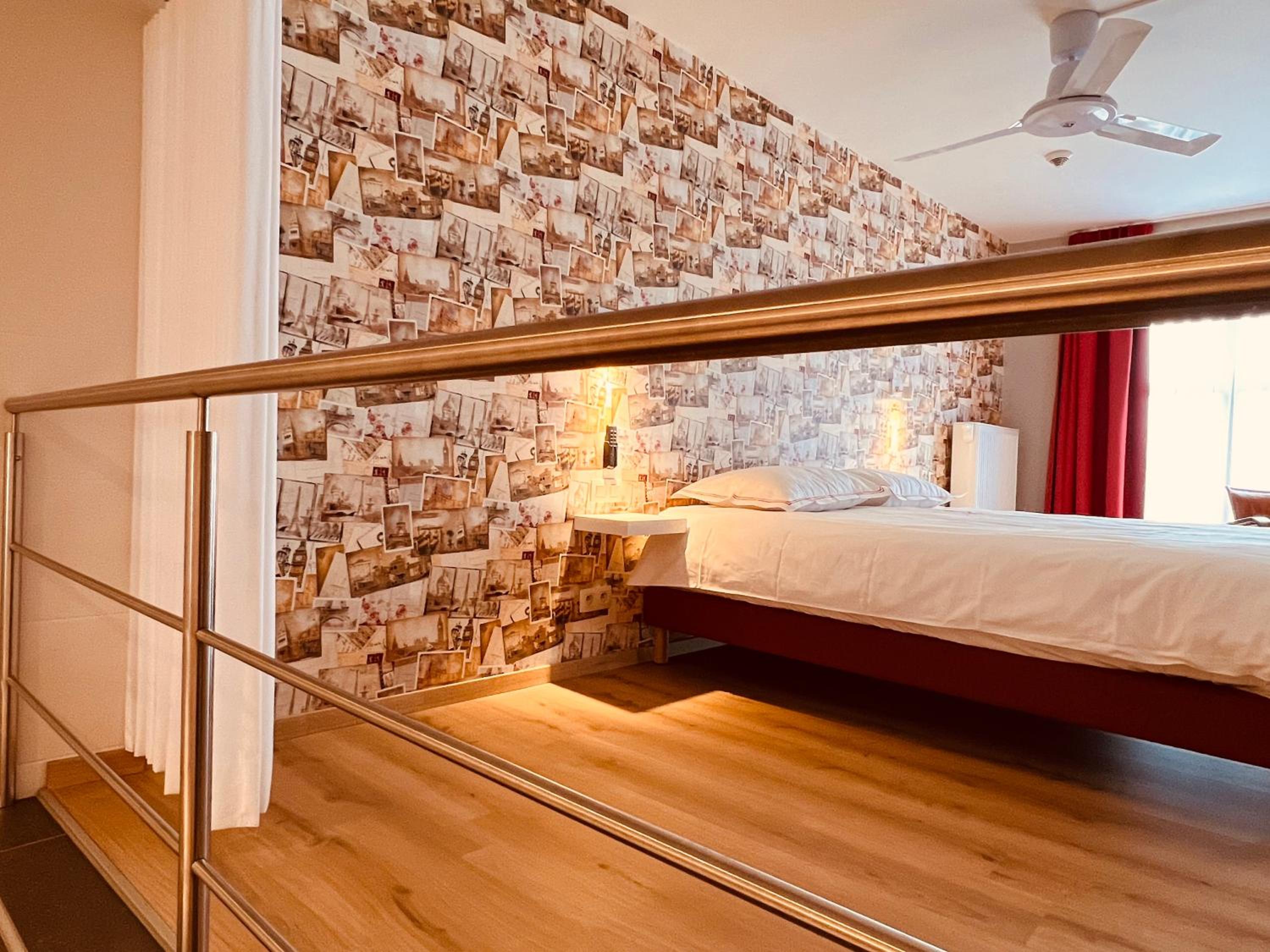Deluxe Double Room with Bath photo 3