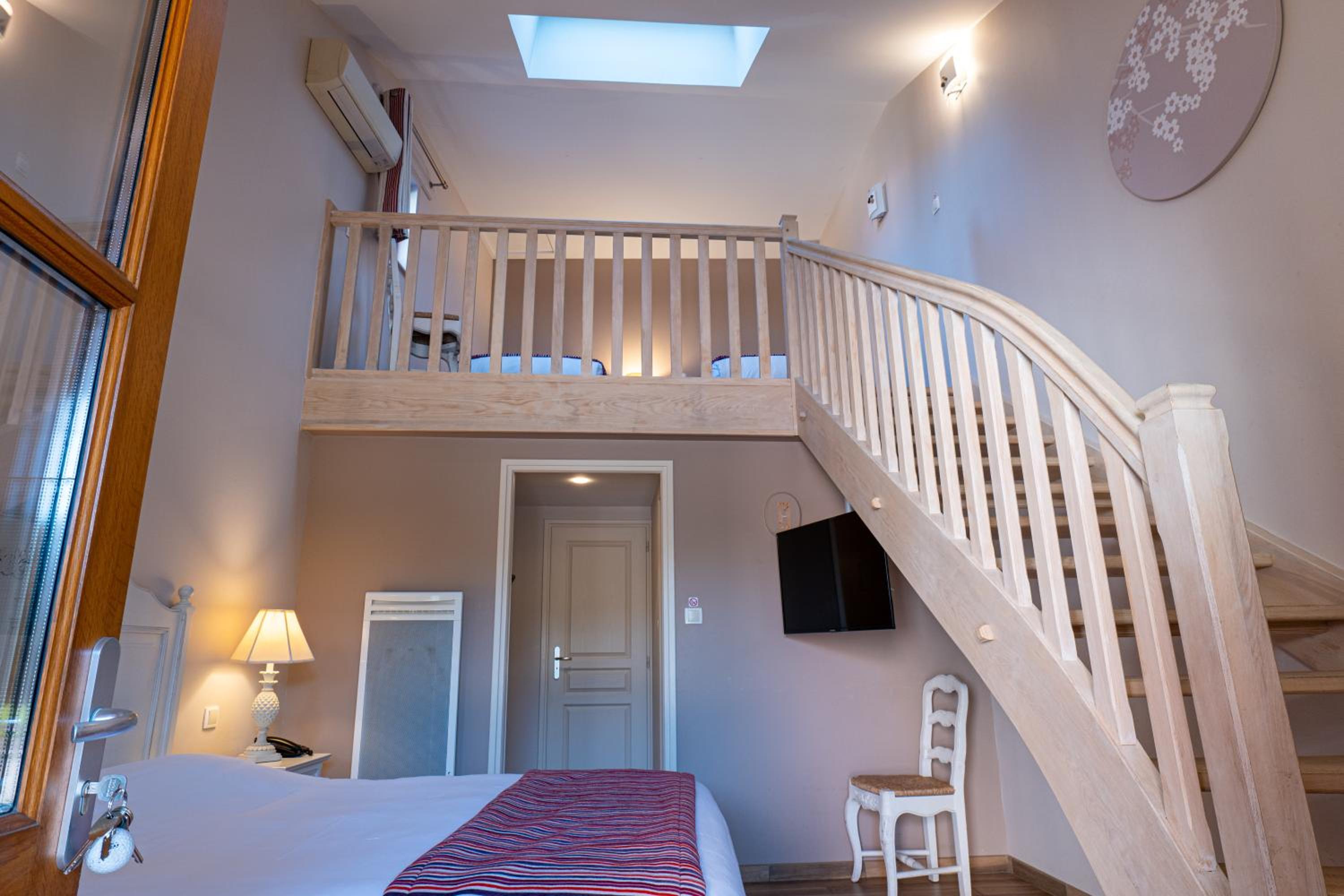 Duplex Quadruple Room - Photo 3