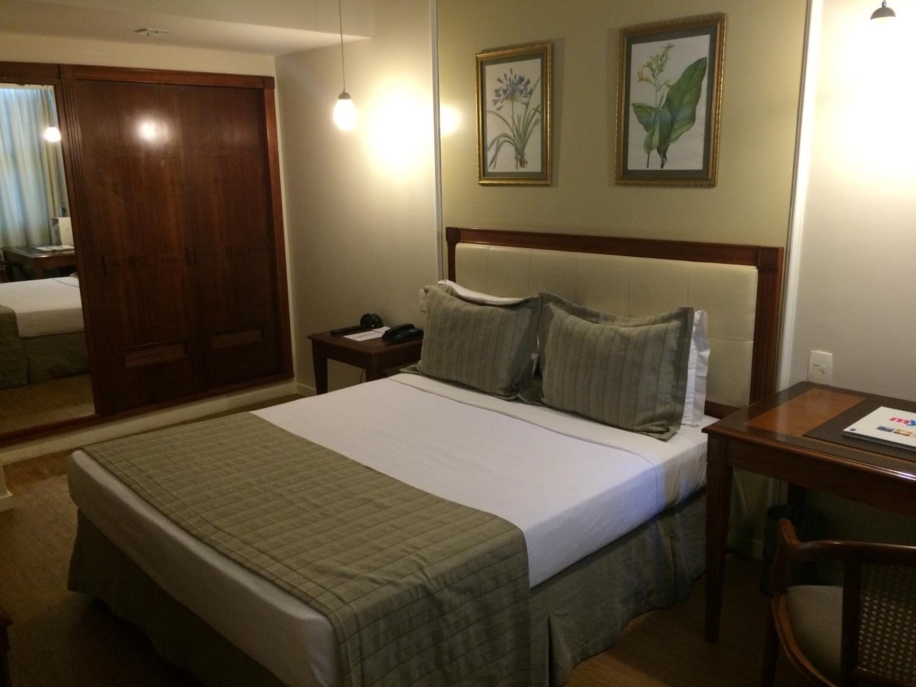 Luxury Double Room with Balcony thumbnail 6