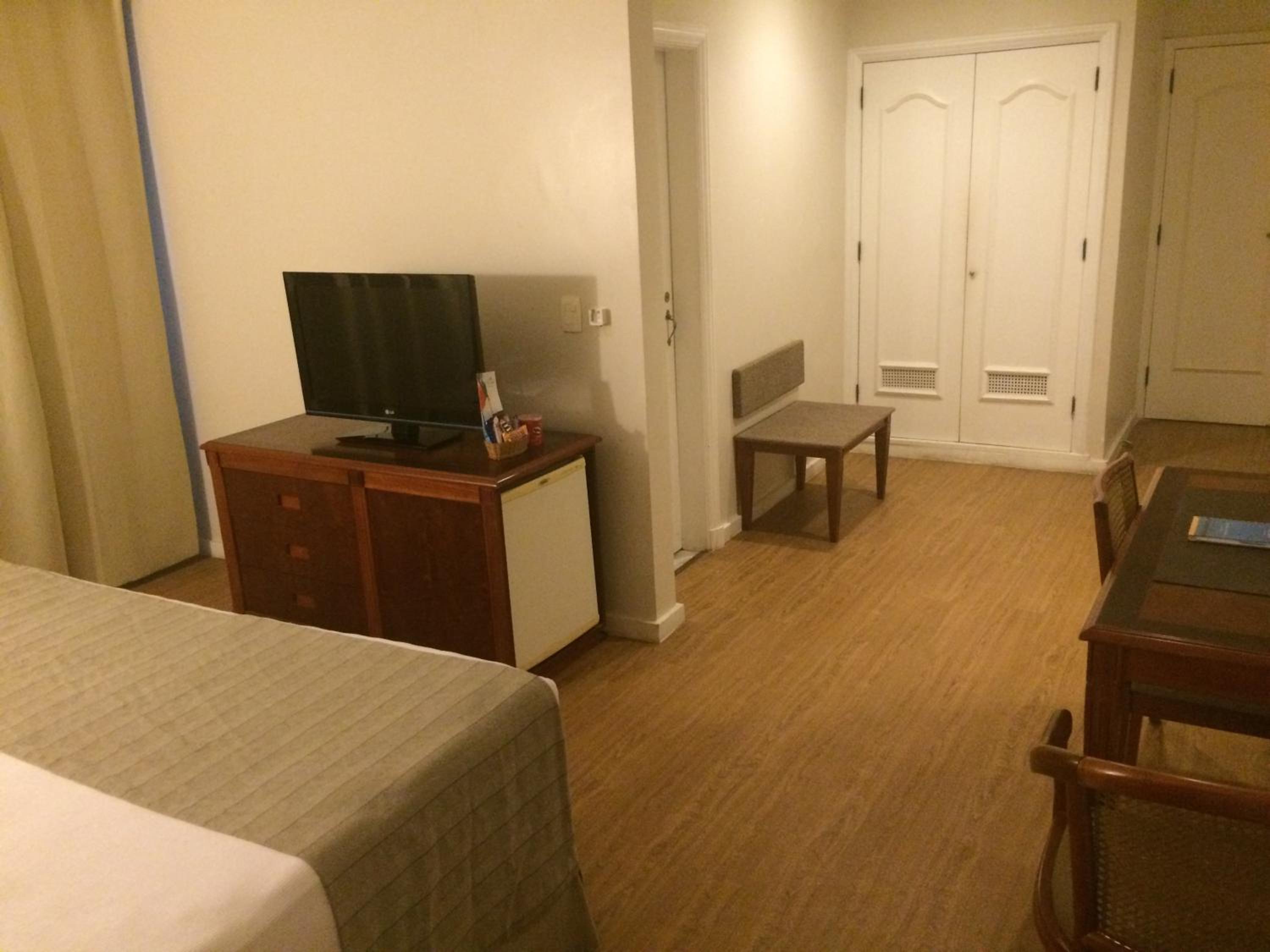Standard Triple Room thumbnail 6