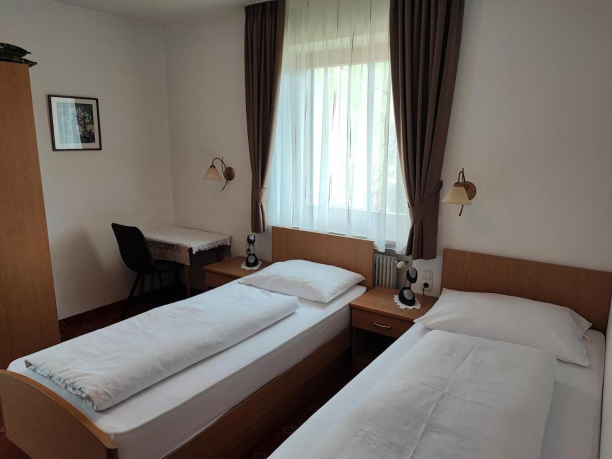 Double Room - Photo 6
