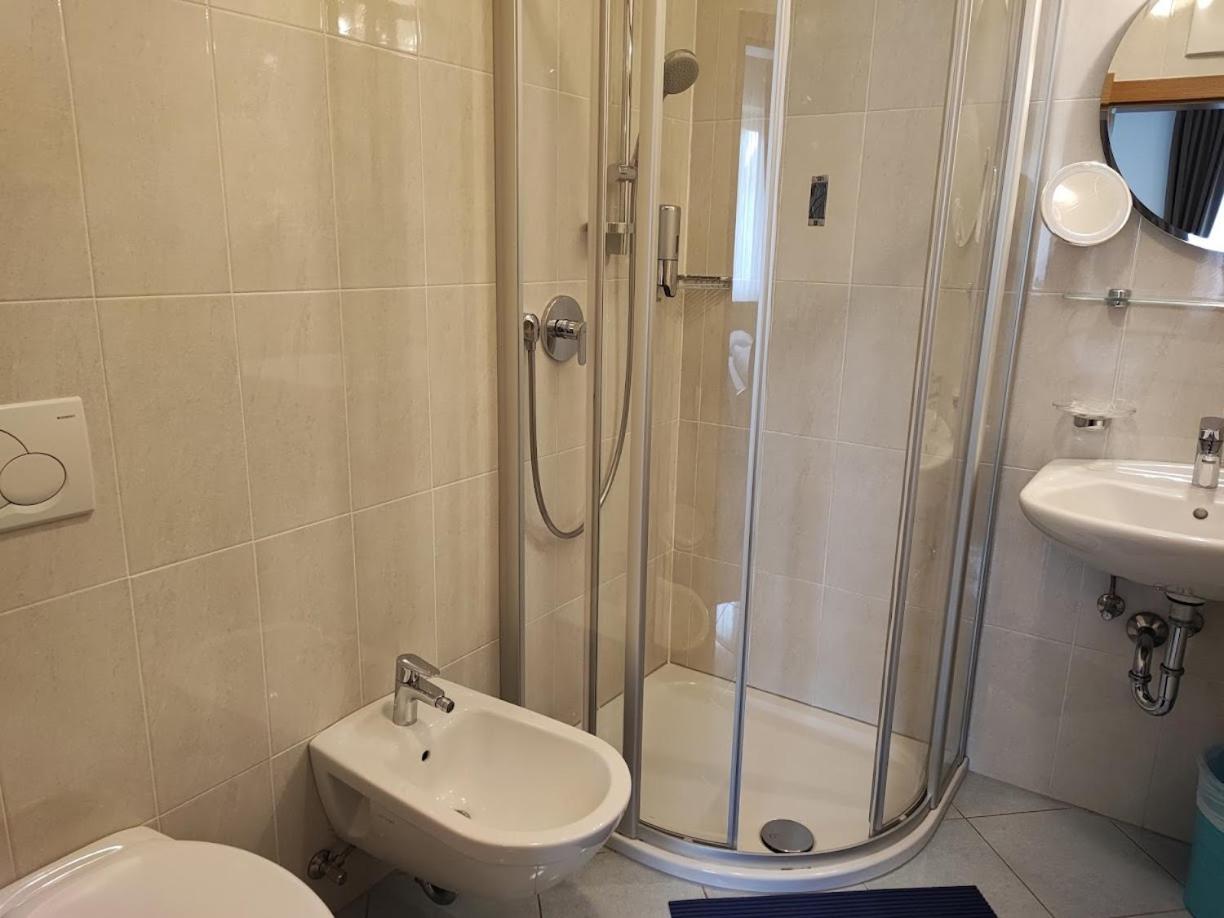 Double Room - Photo 8