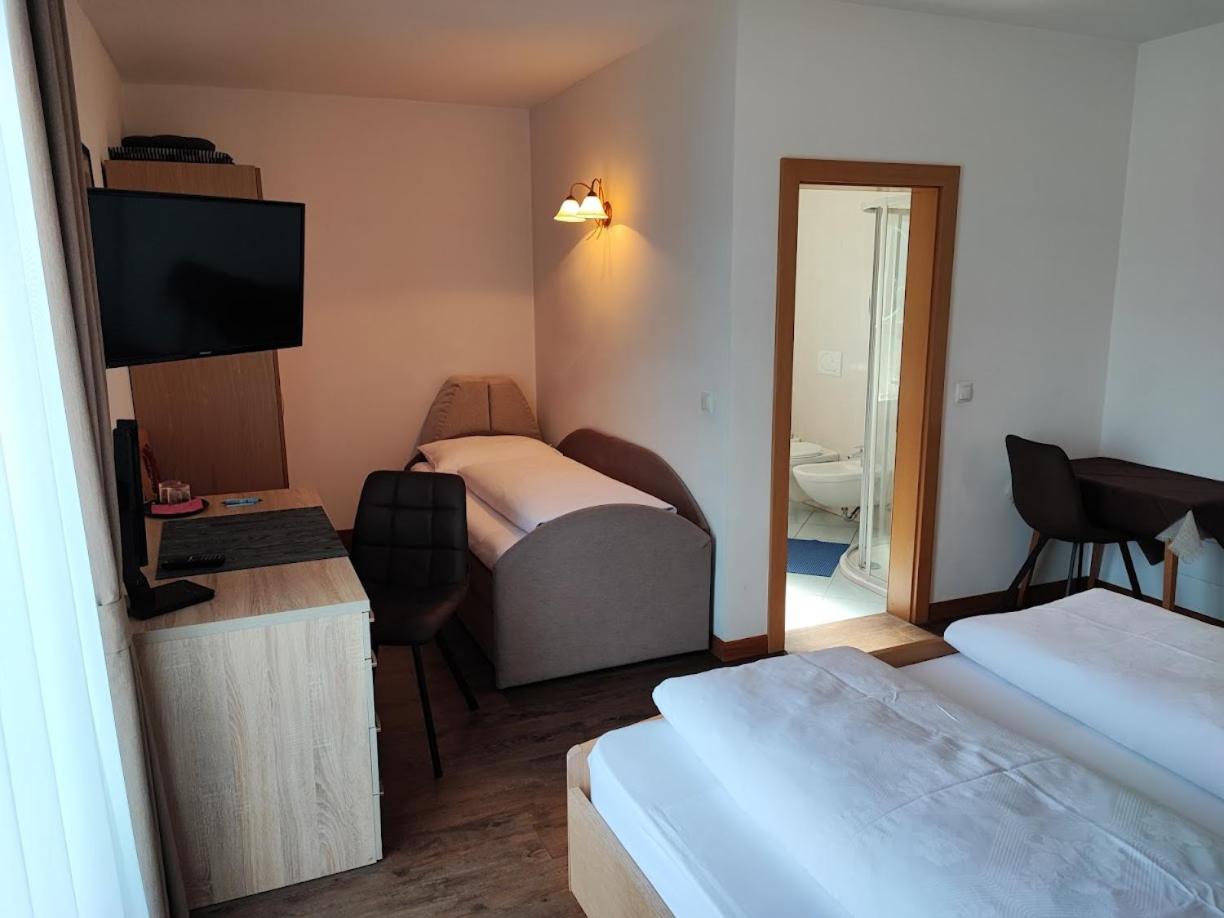 Triple Room - Photo 9