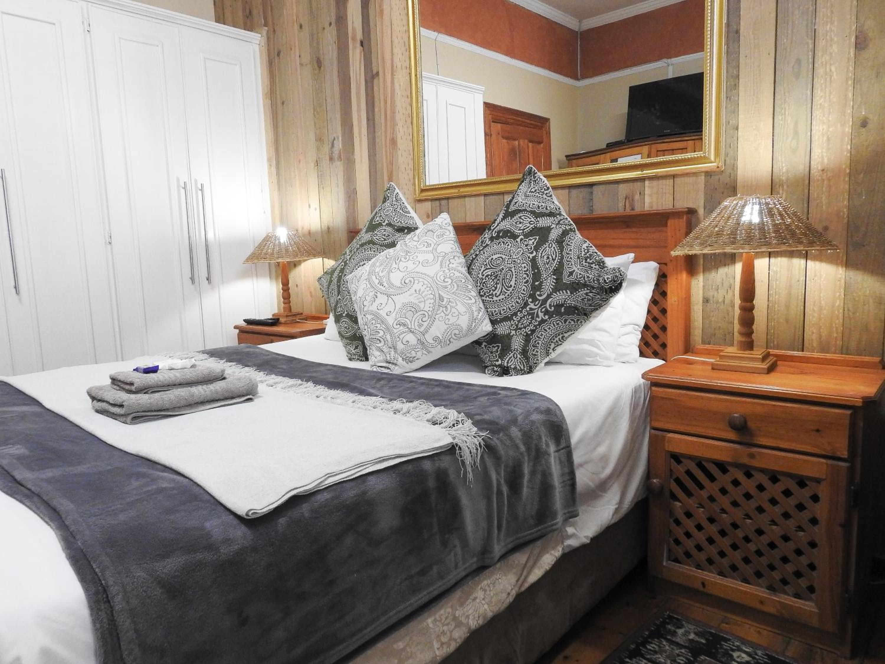 Single Room with Private Bathroom photo 2