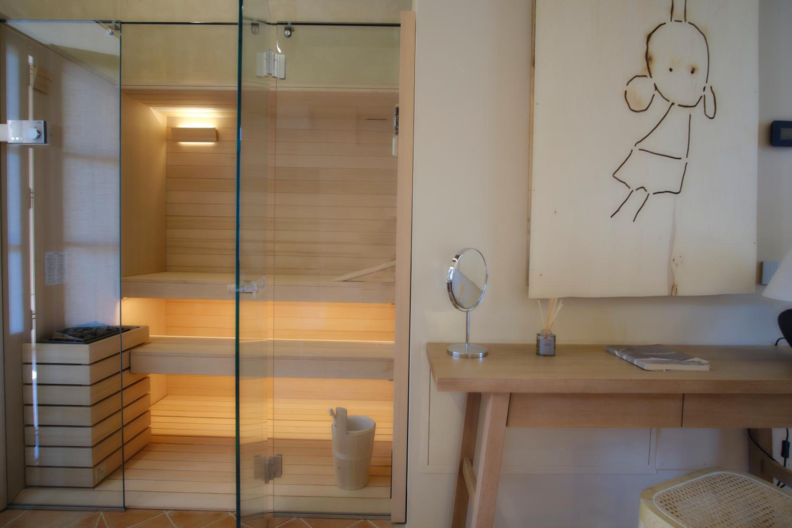 Deluxe King Room - Photo 3
