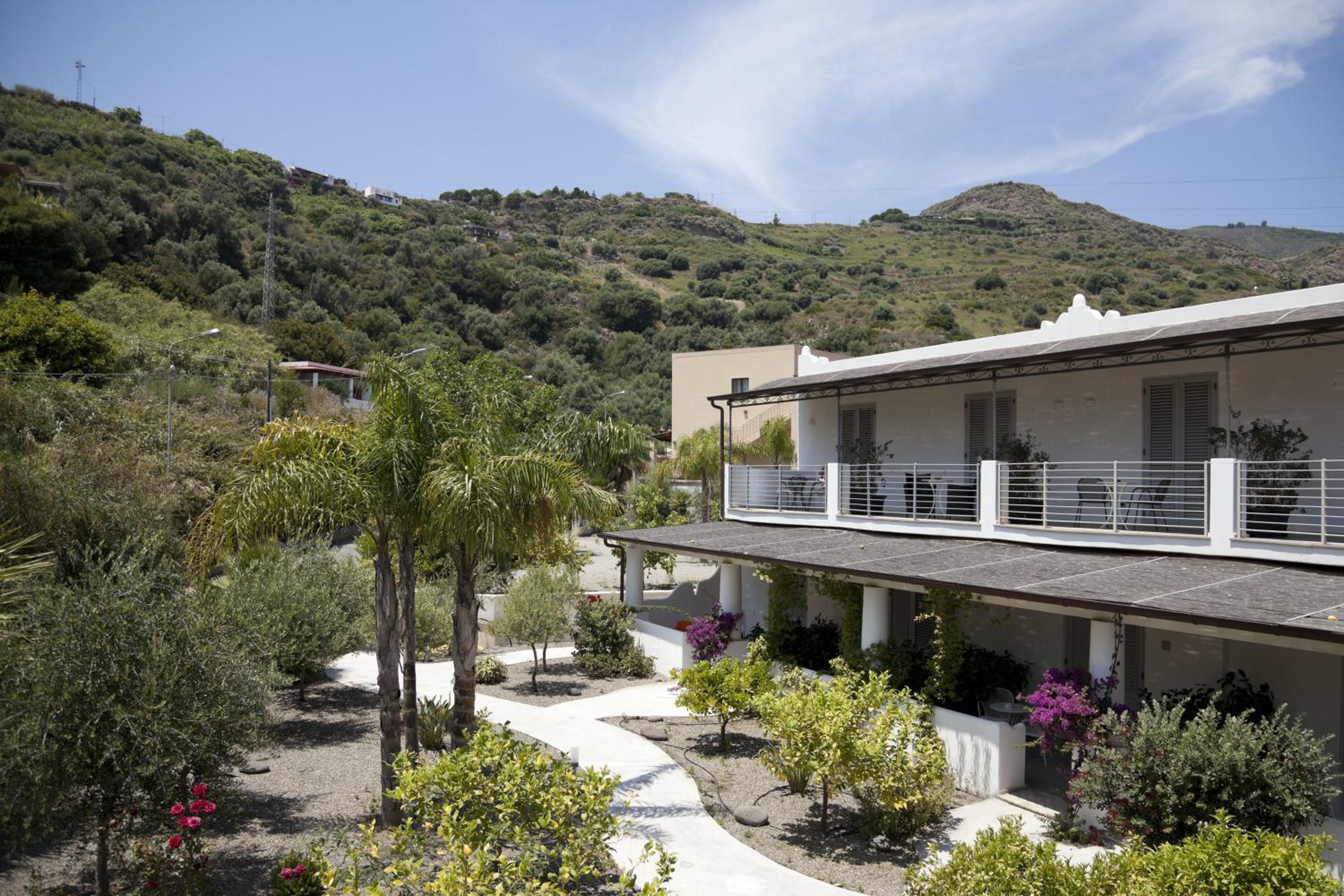 Suite with Garden View - Photo 2