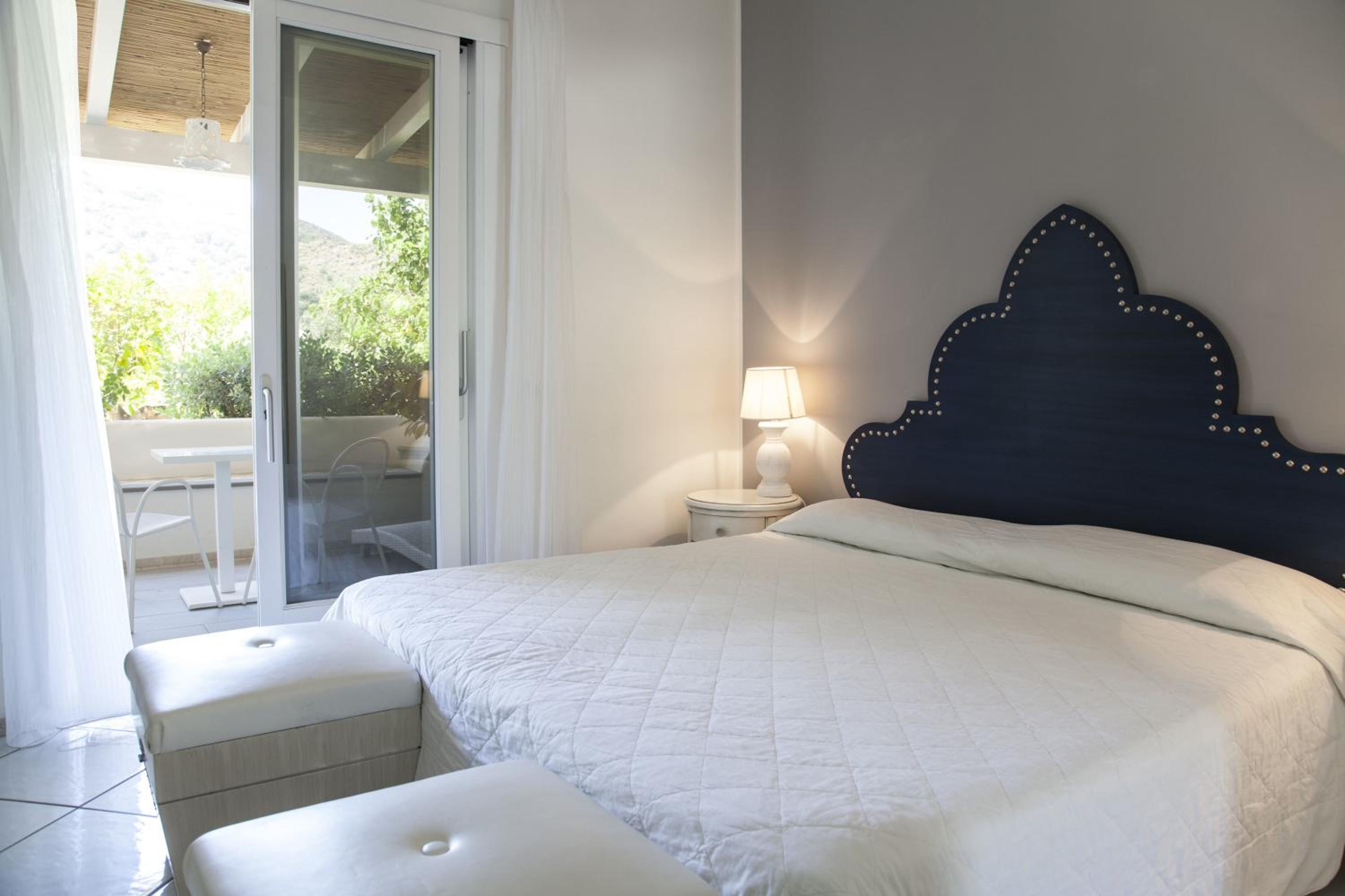 Suite with Garden View - Photo 3