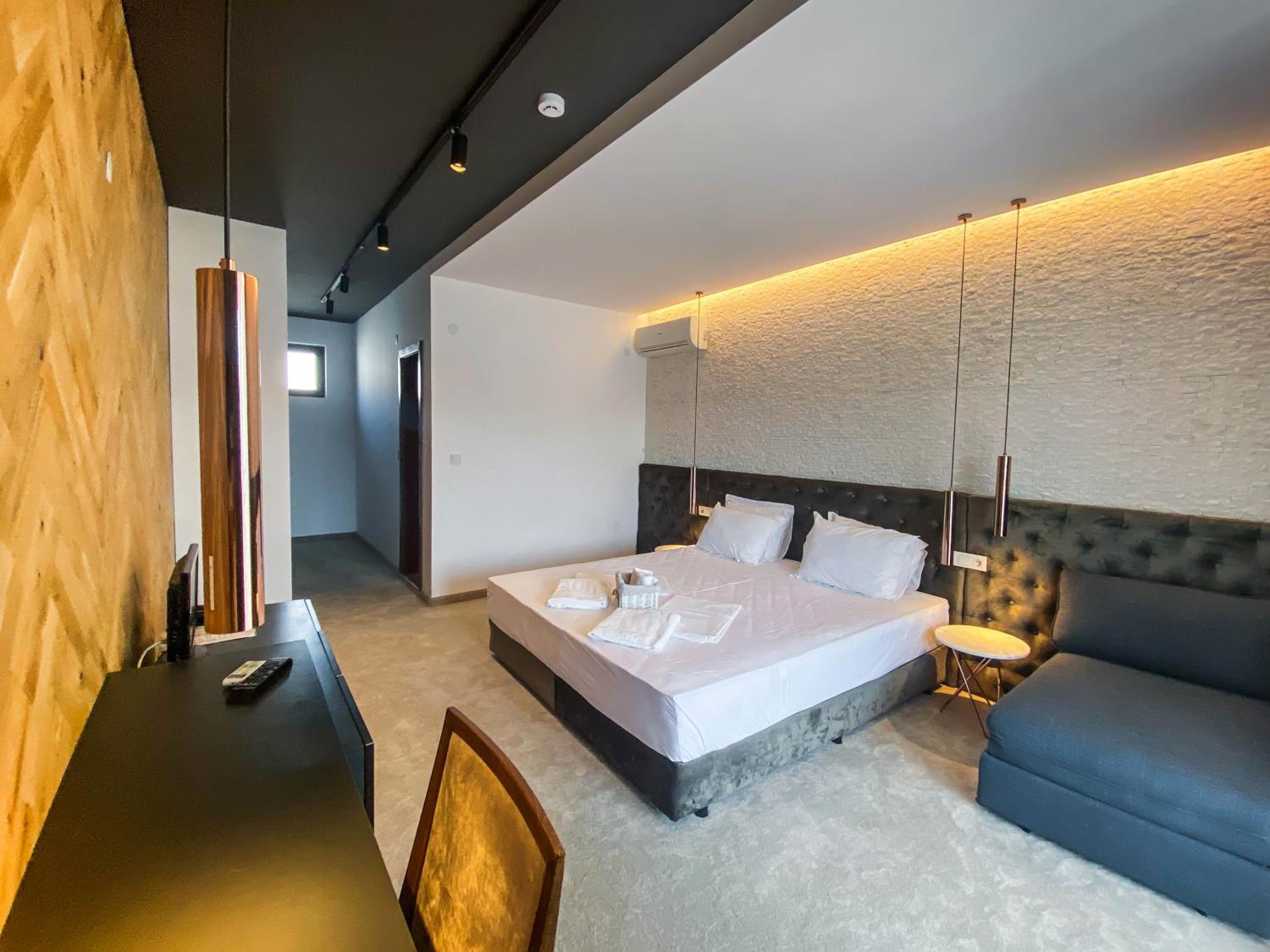 Double or Twin Room - Photo 4
