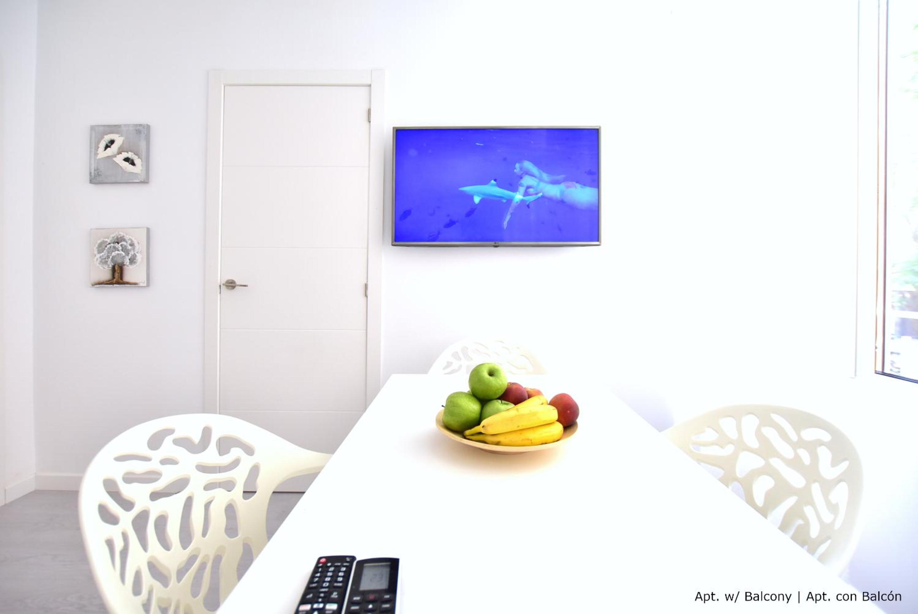 Apartment with Balcony - Photo 14