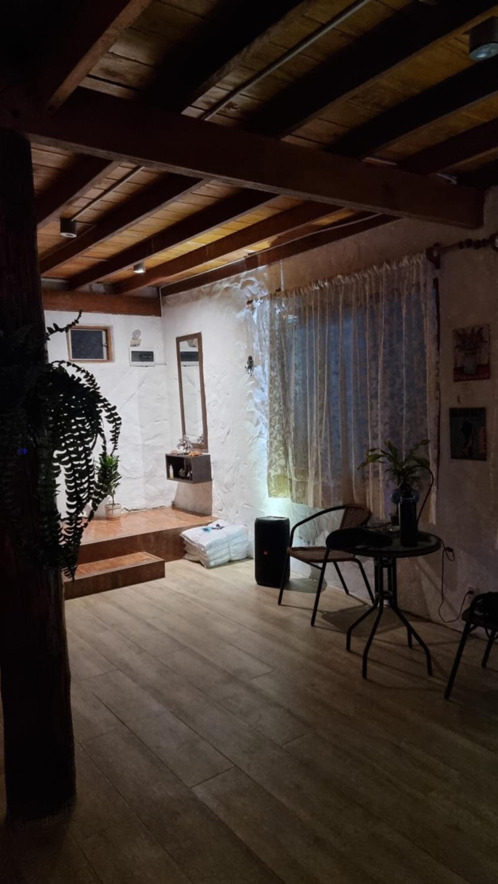 Six-Bedroom House photo 2