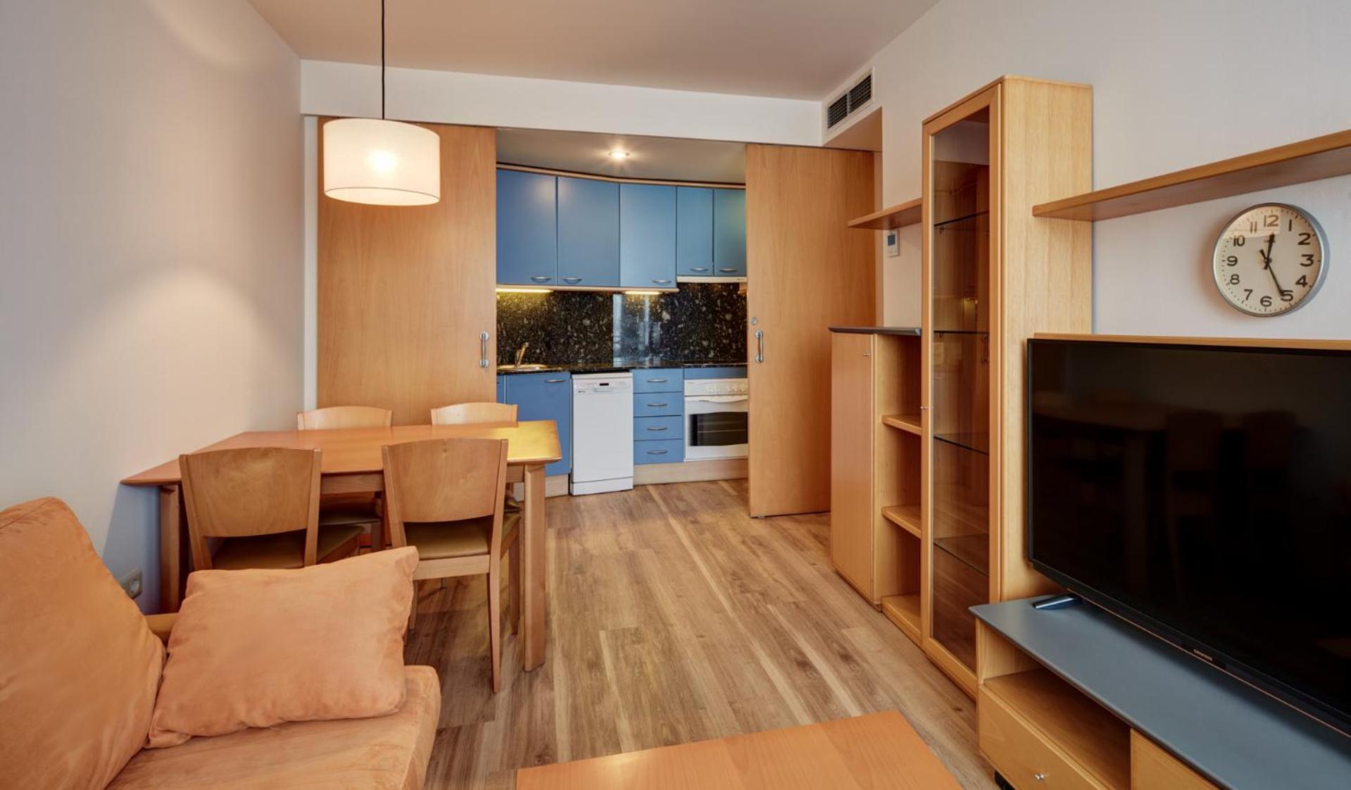Two-Bedroom Studio Apartment - Photo 2
