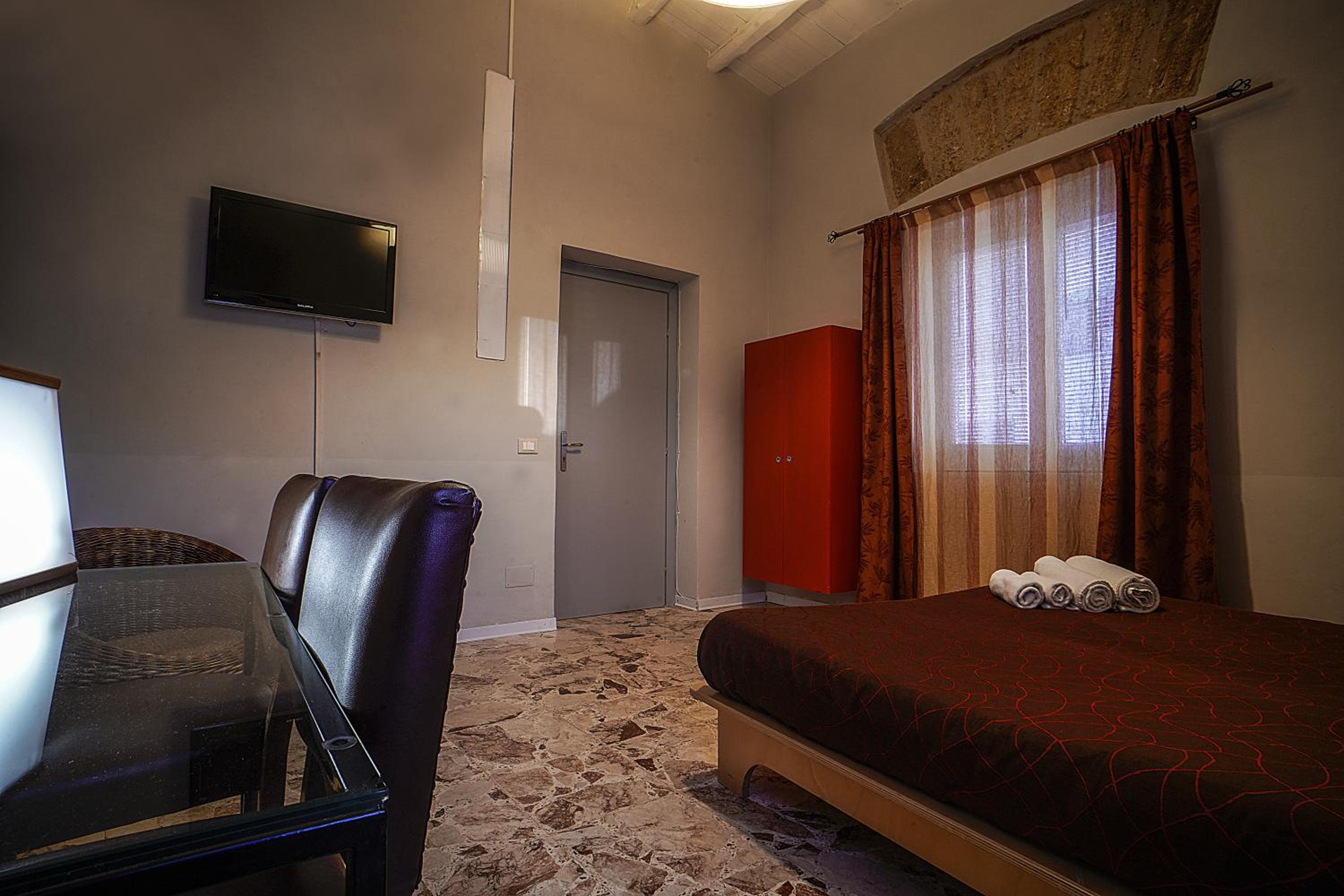 Double Room with Balcony and Sea View - Photo 5