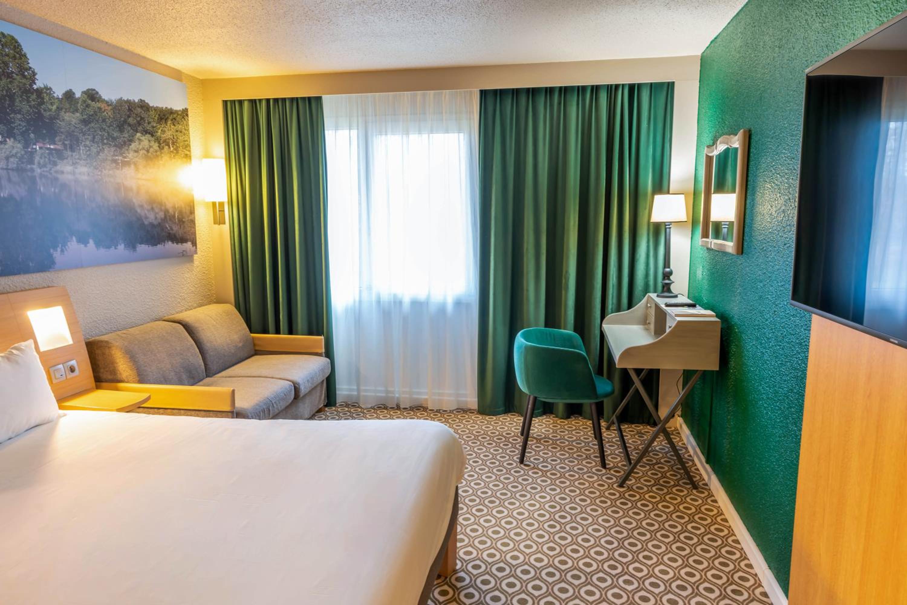 Executive Double Room with Sofa Bed - Photo 4