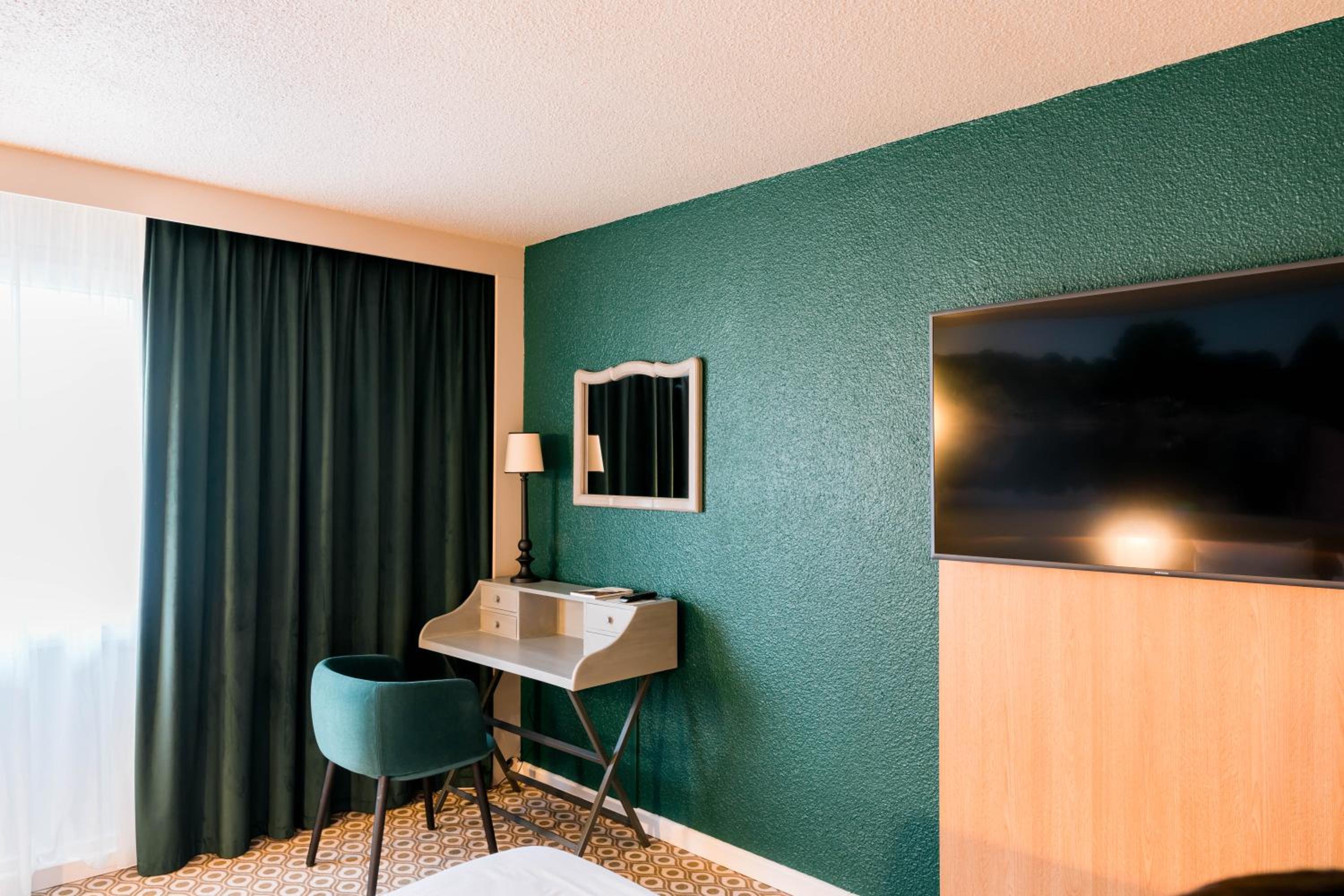 Executive Double Room with Sofa Bed - Photo 3