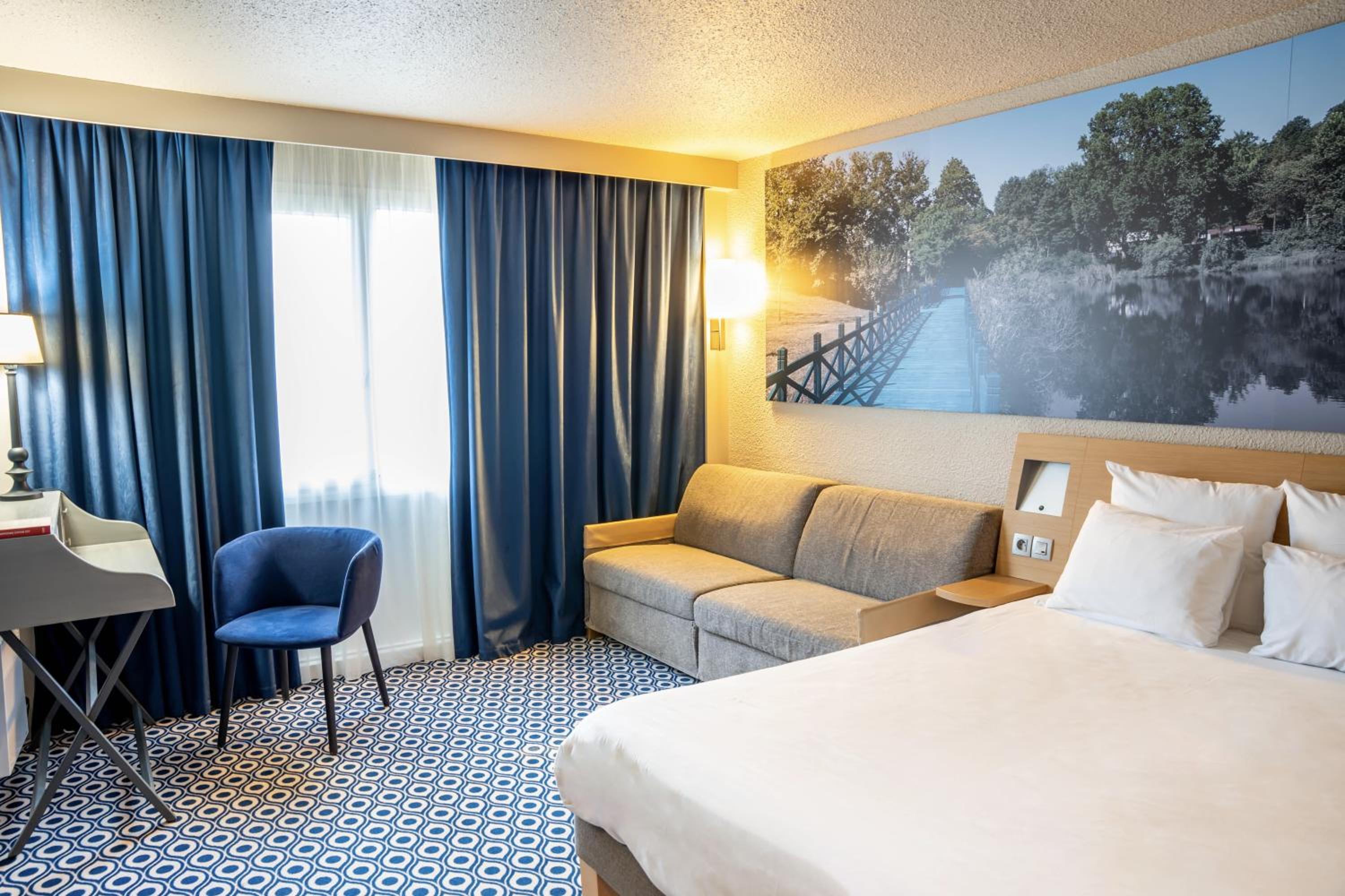 Executive Double Room with Sofa Bed - Photo 2