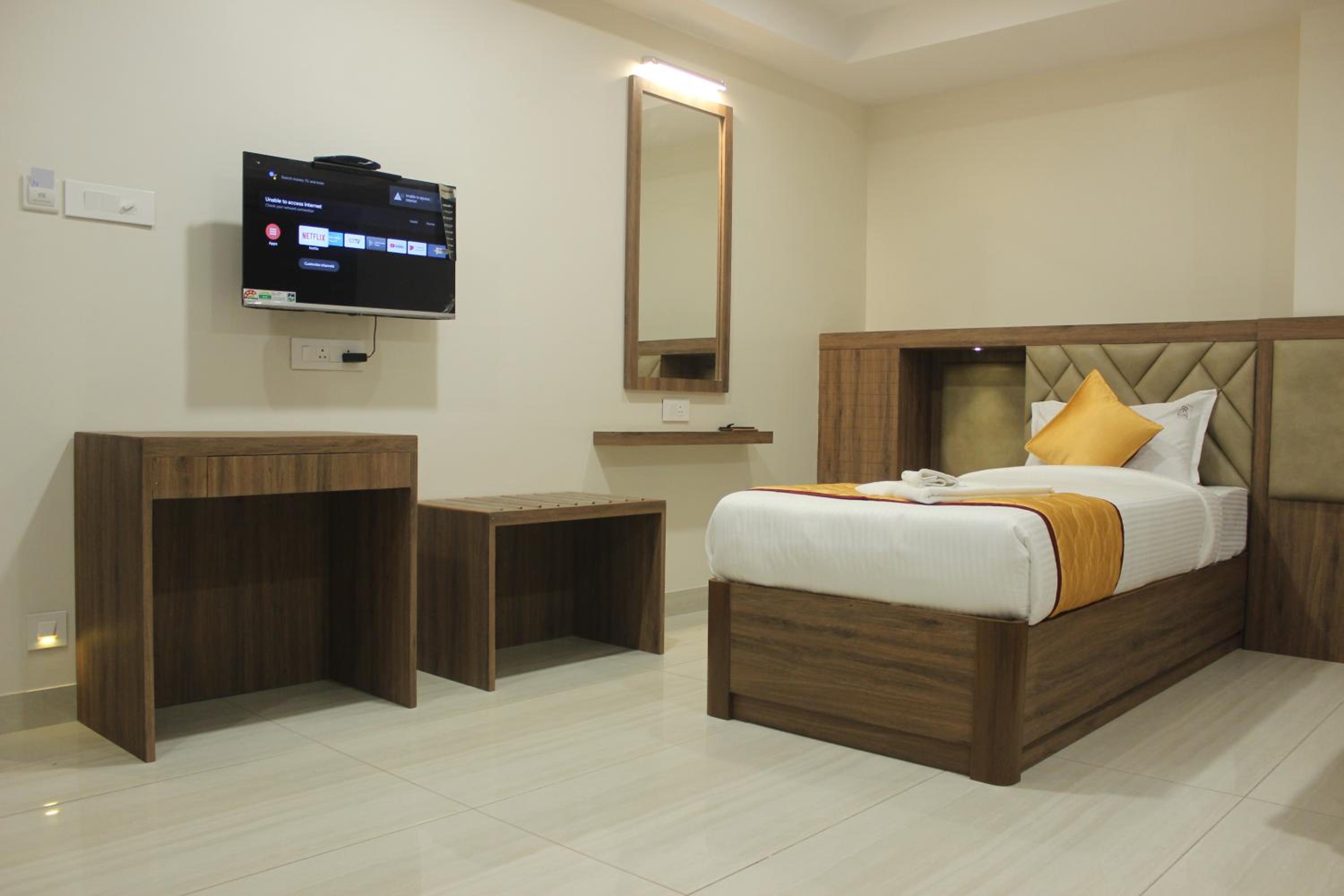 Twin Room - Photo 11