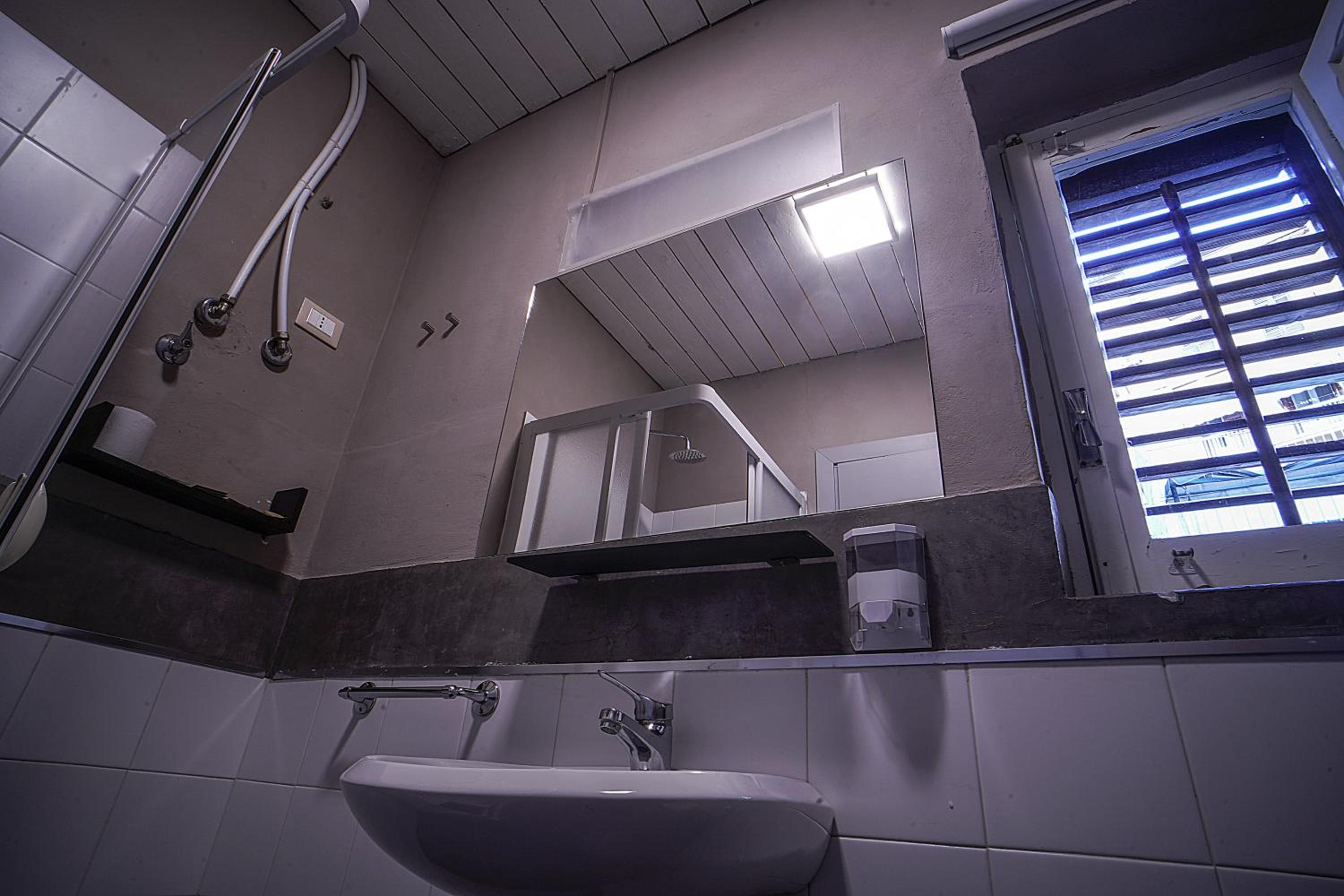 Triple Room with Sea View - Photo 11