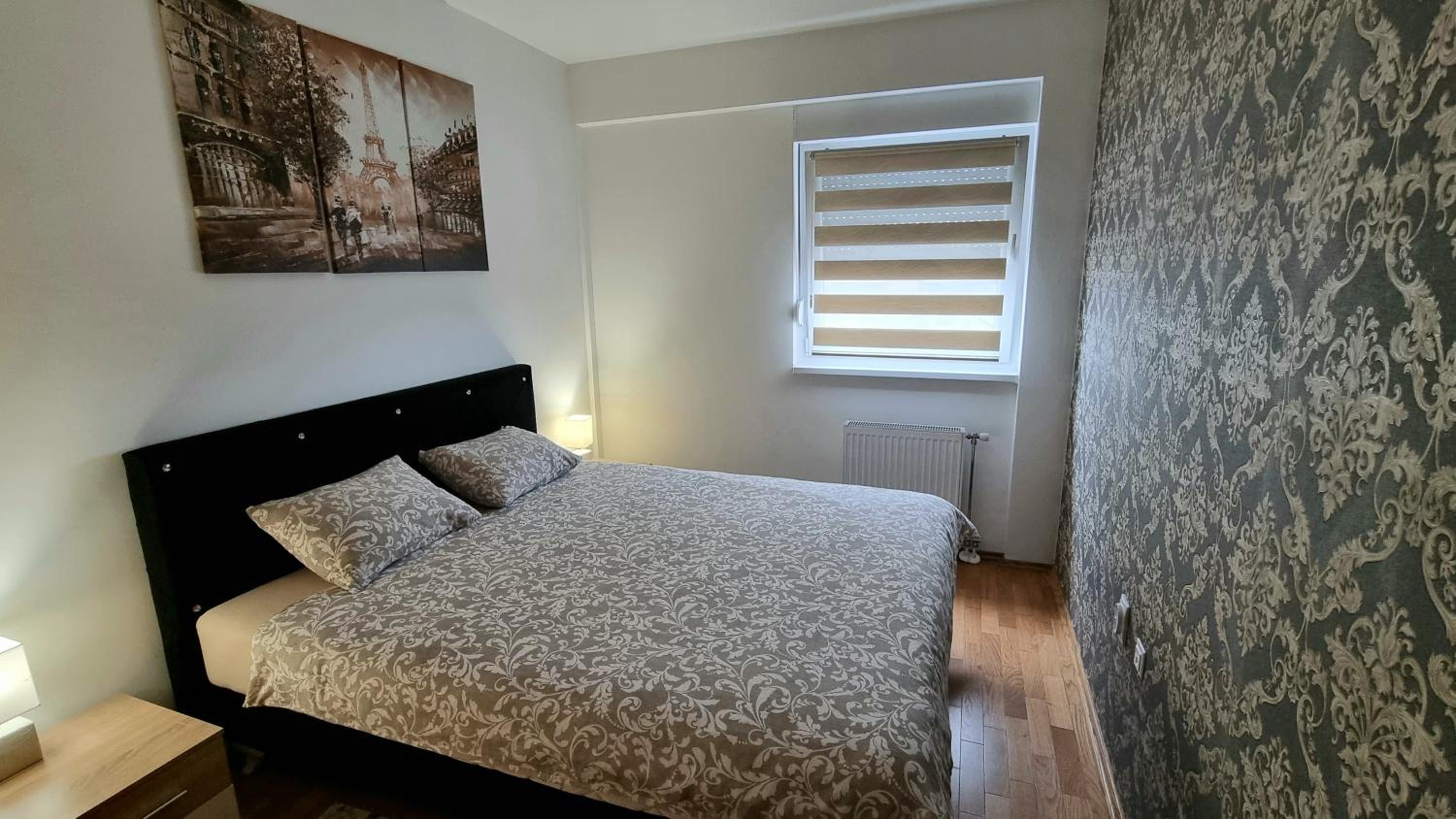 One-Bedroom Apartment photo 1