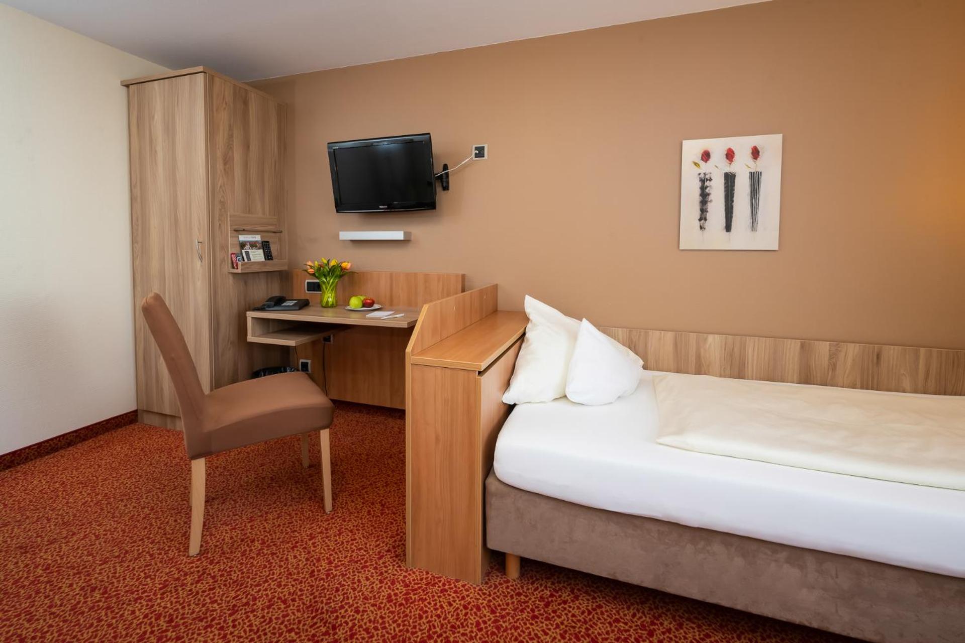 Standard Twin Room - Photo 3