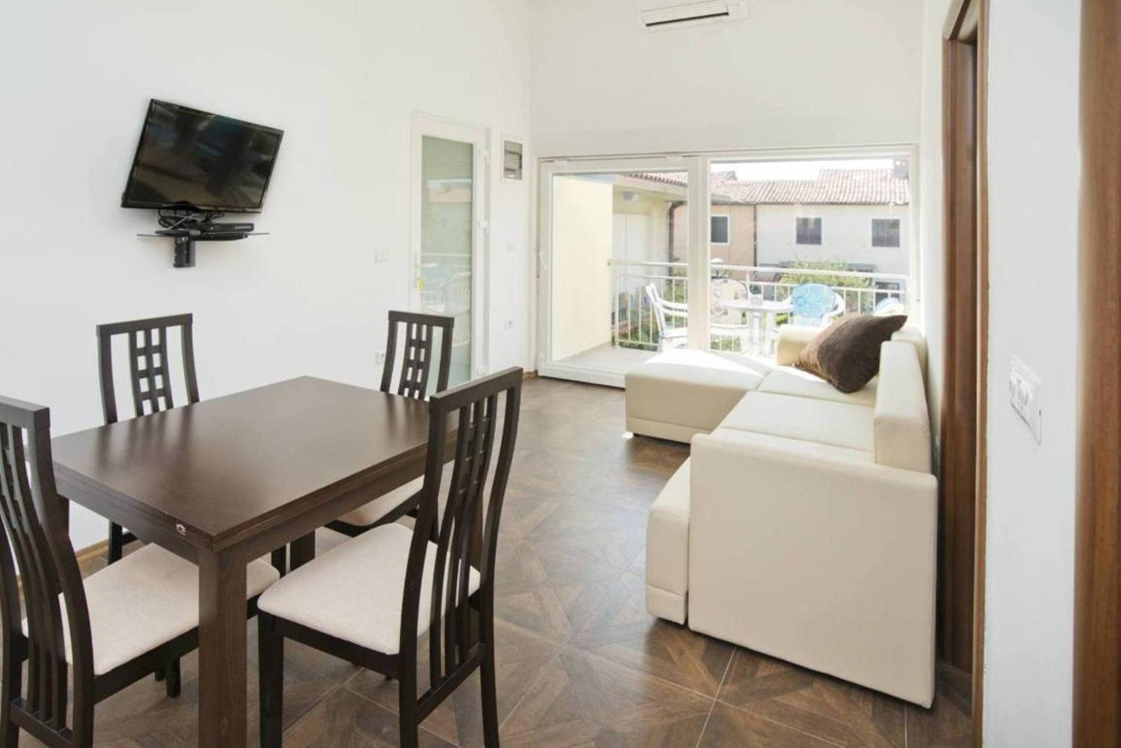 One-Bedroom Apartment with Balcony