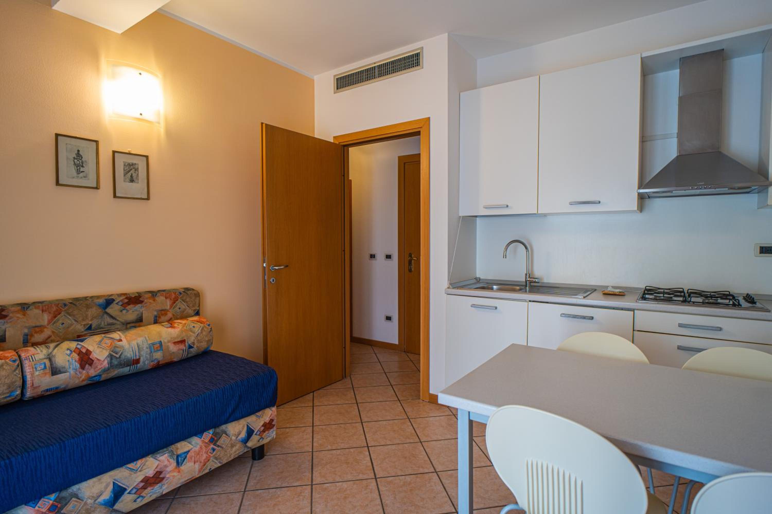 Apartment photo 2