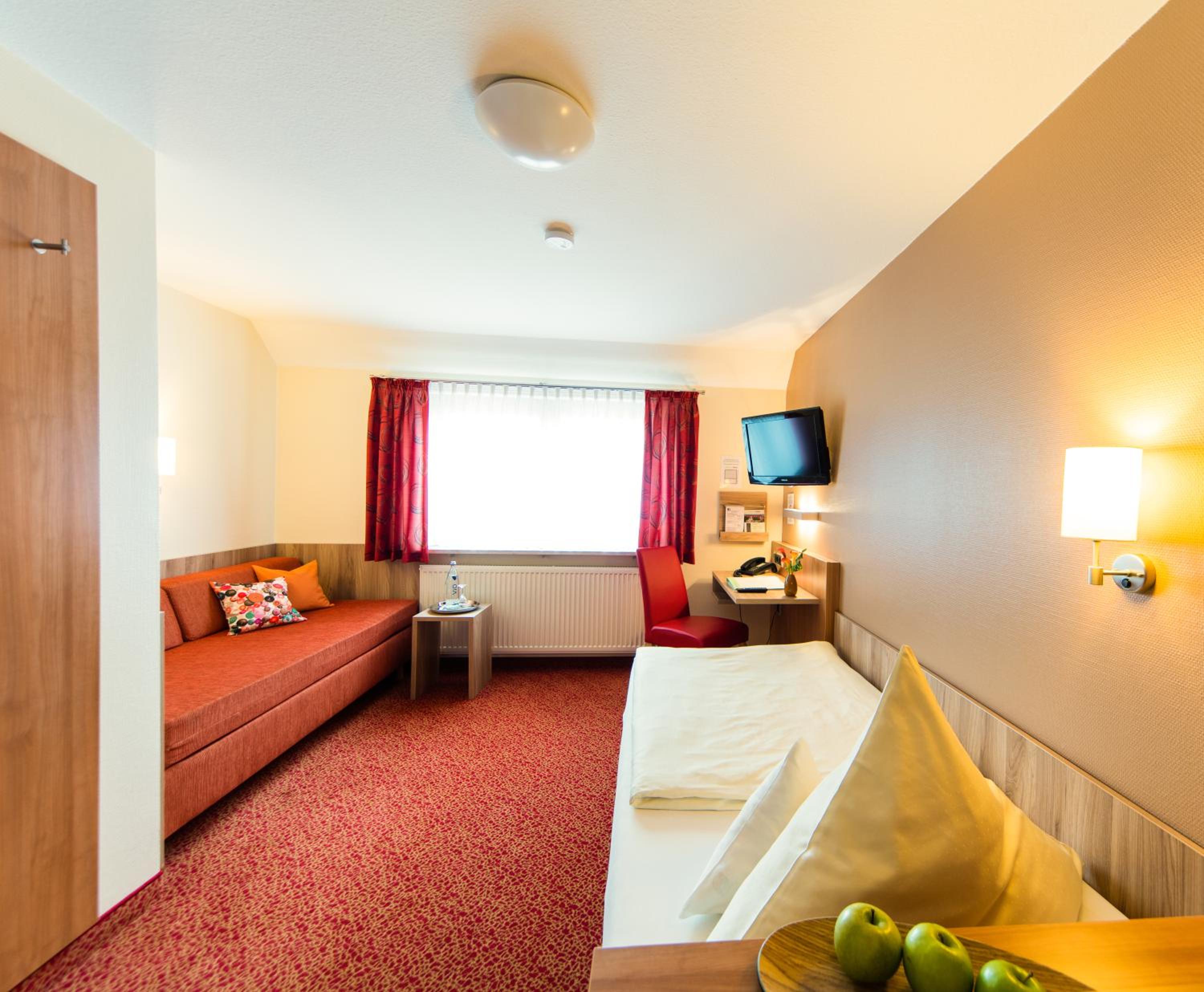 Standard Twin Room - Photo 2