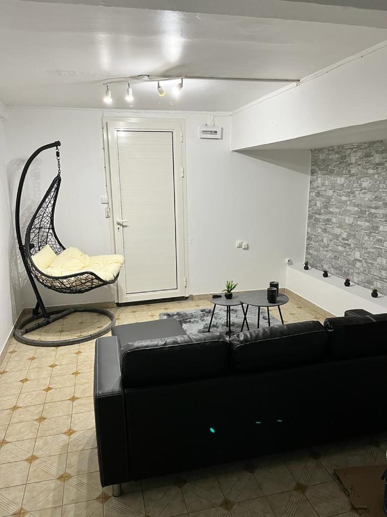 One-Bedroom House photo 1
