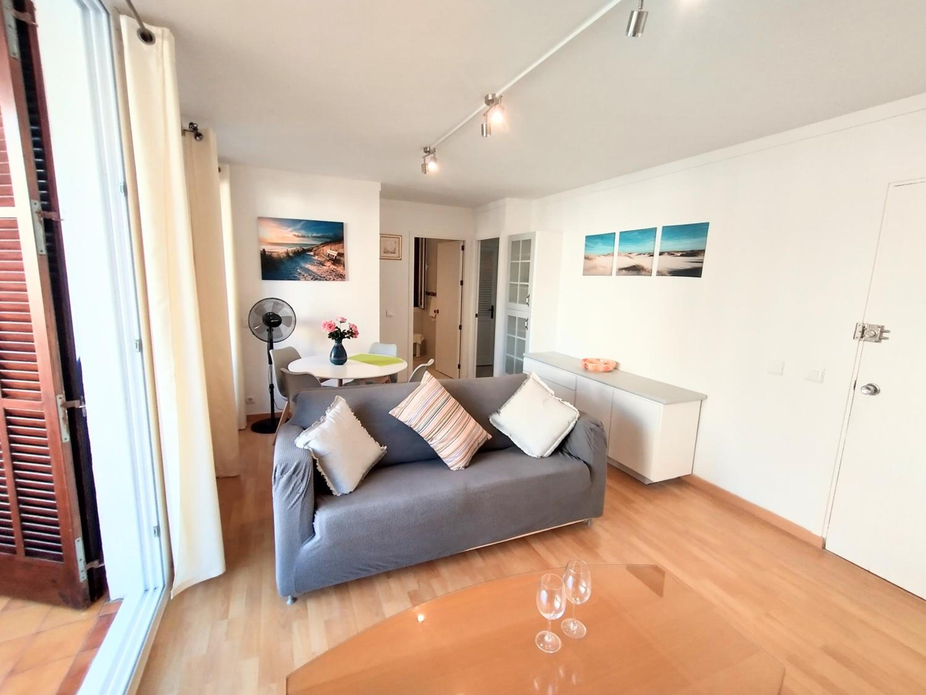 Apartamento con Balcón
