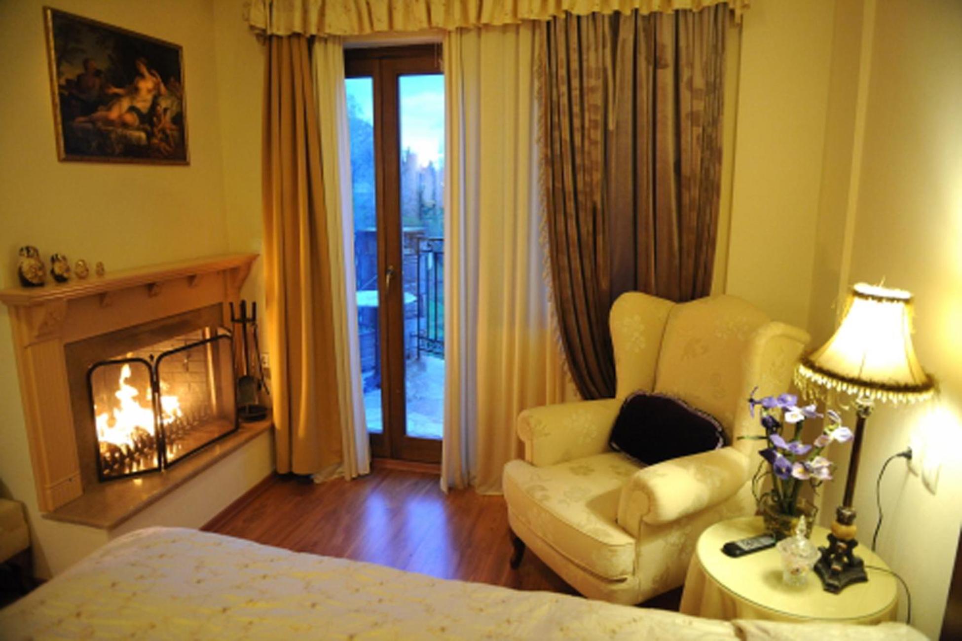 Deluxe Double Room with Balcony photo 3