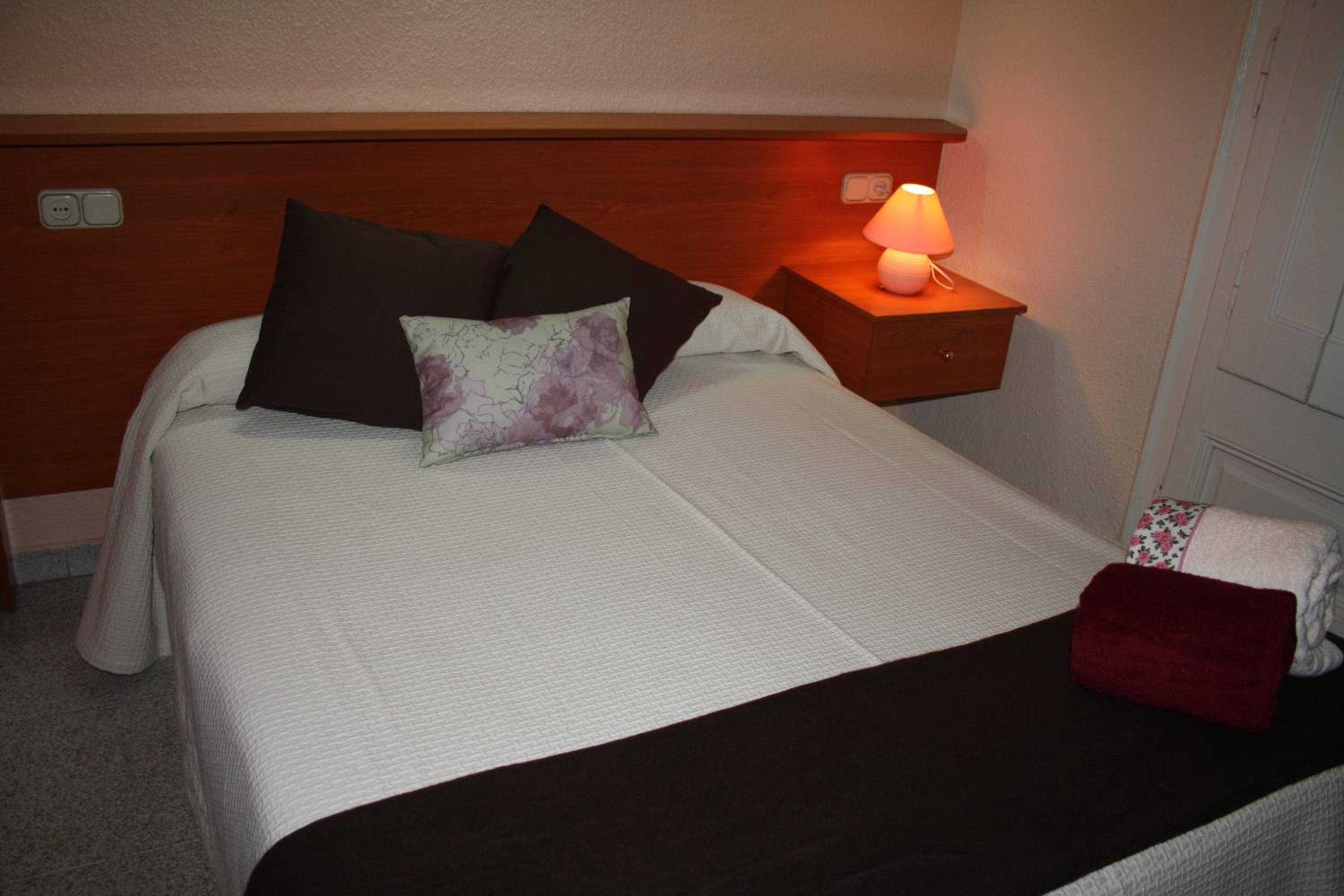 Double Room with Shared Bathroom photo 2