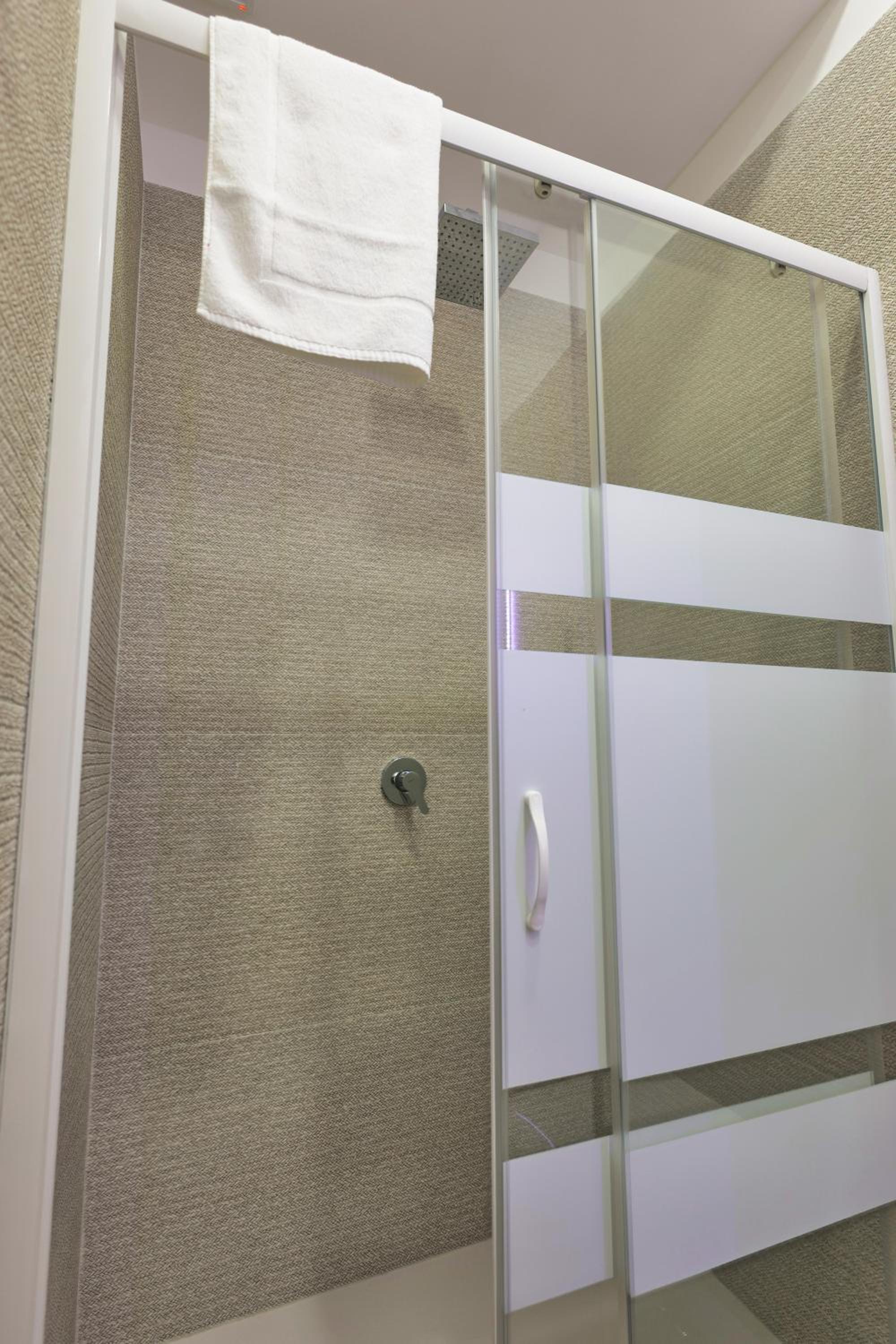 Deluxe Double Room with Balcony photo 3