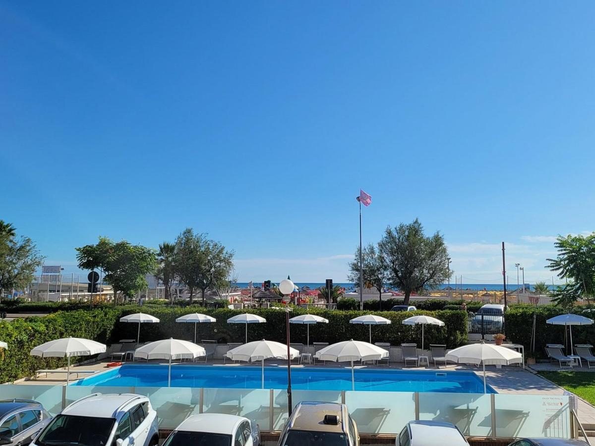 Double Room with Balcony - Reception Floor photo 3