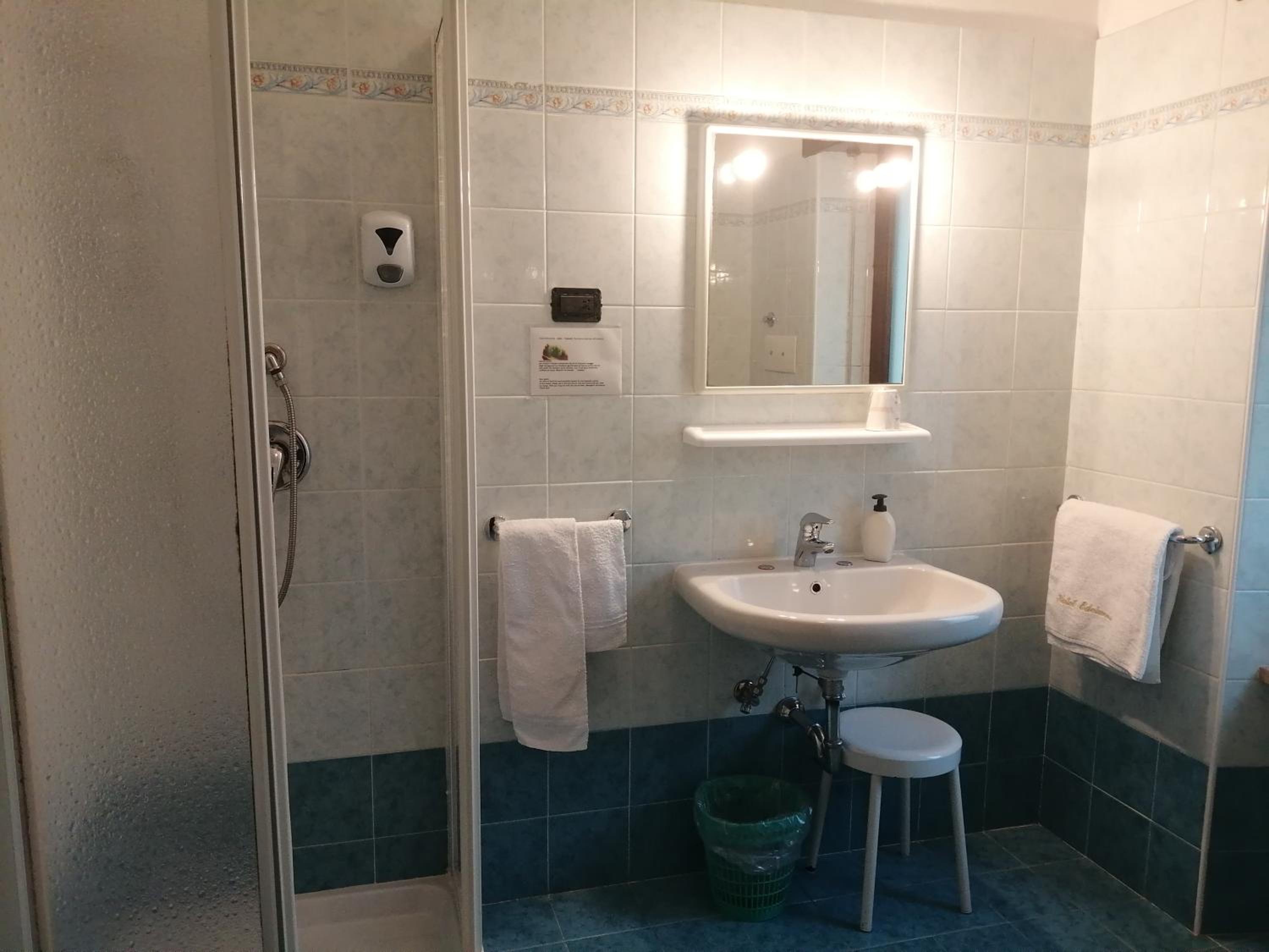 Standard Double Room - Photo 2