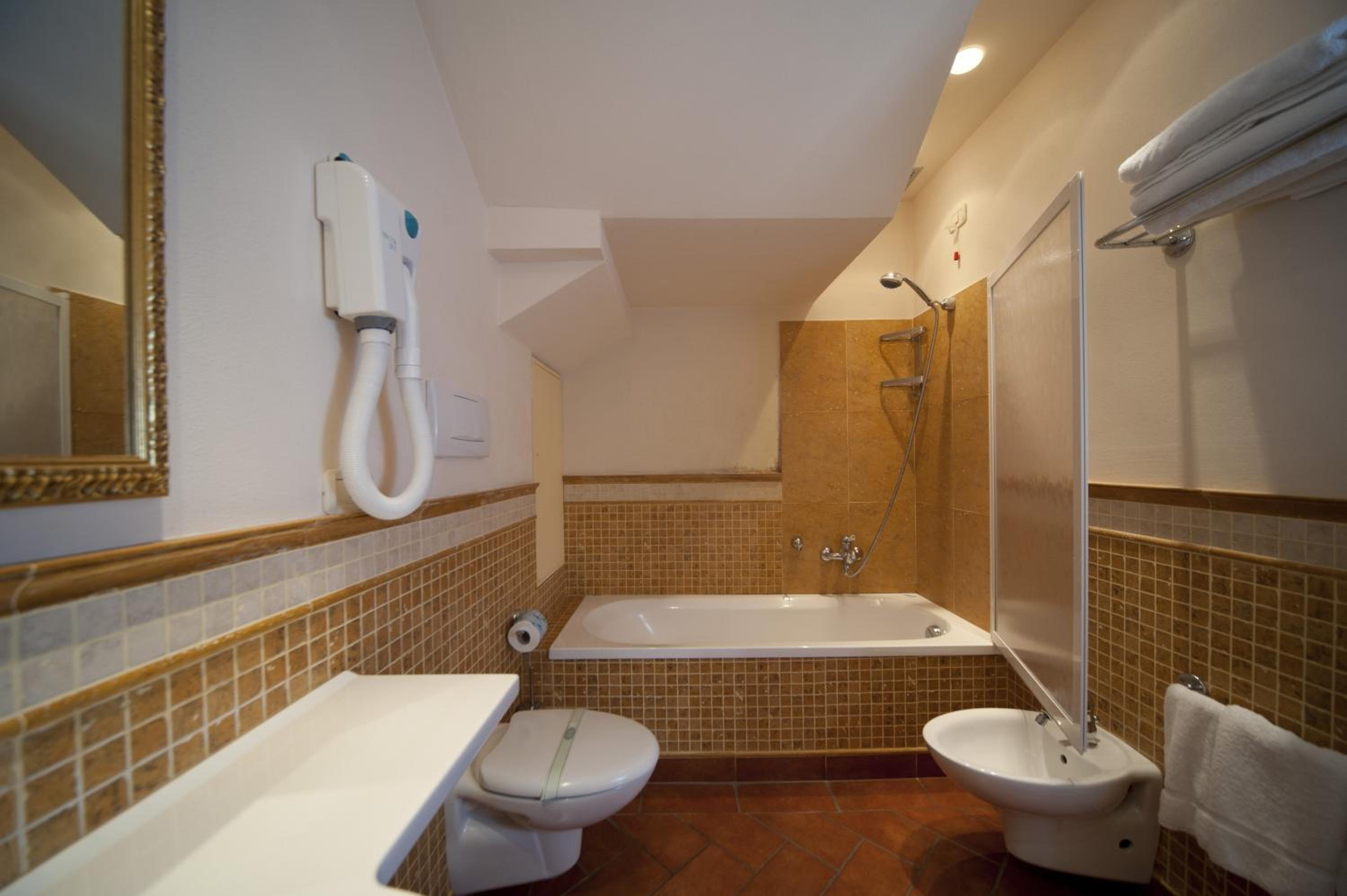 Suite - Photo 5