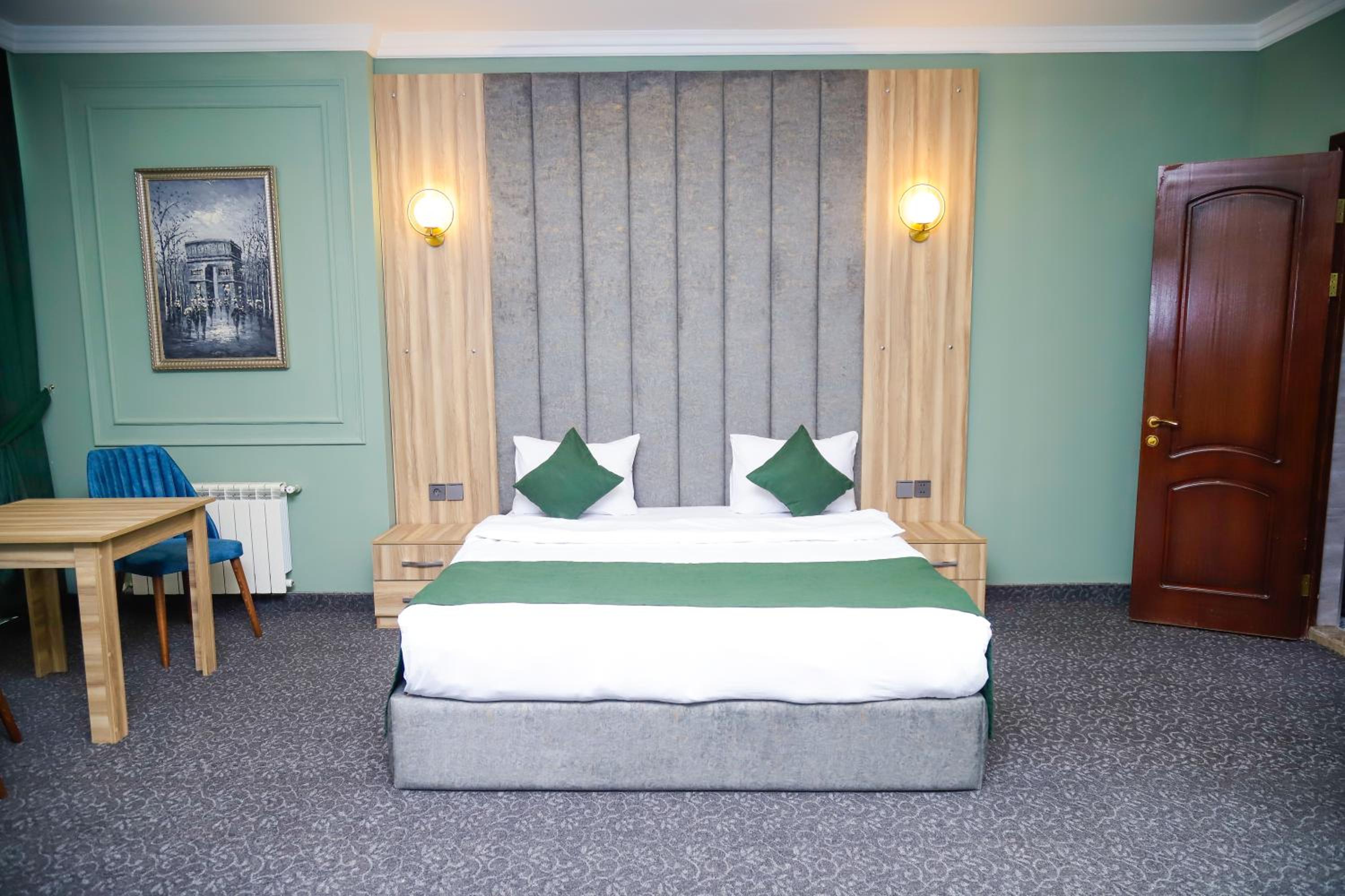 Deluxe Queen Room photo 1